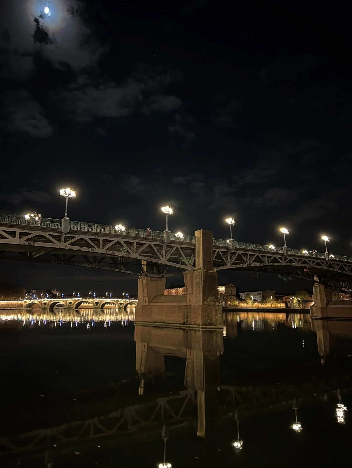 🌉 La beaut&eacute; de Toulouse de nuit 

#toulousebynight #bridgebynight #francebynight #nightvibes