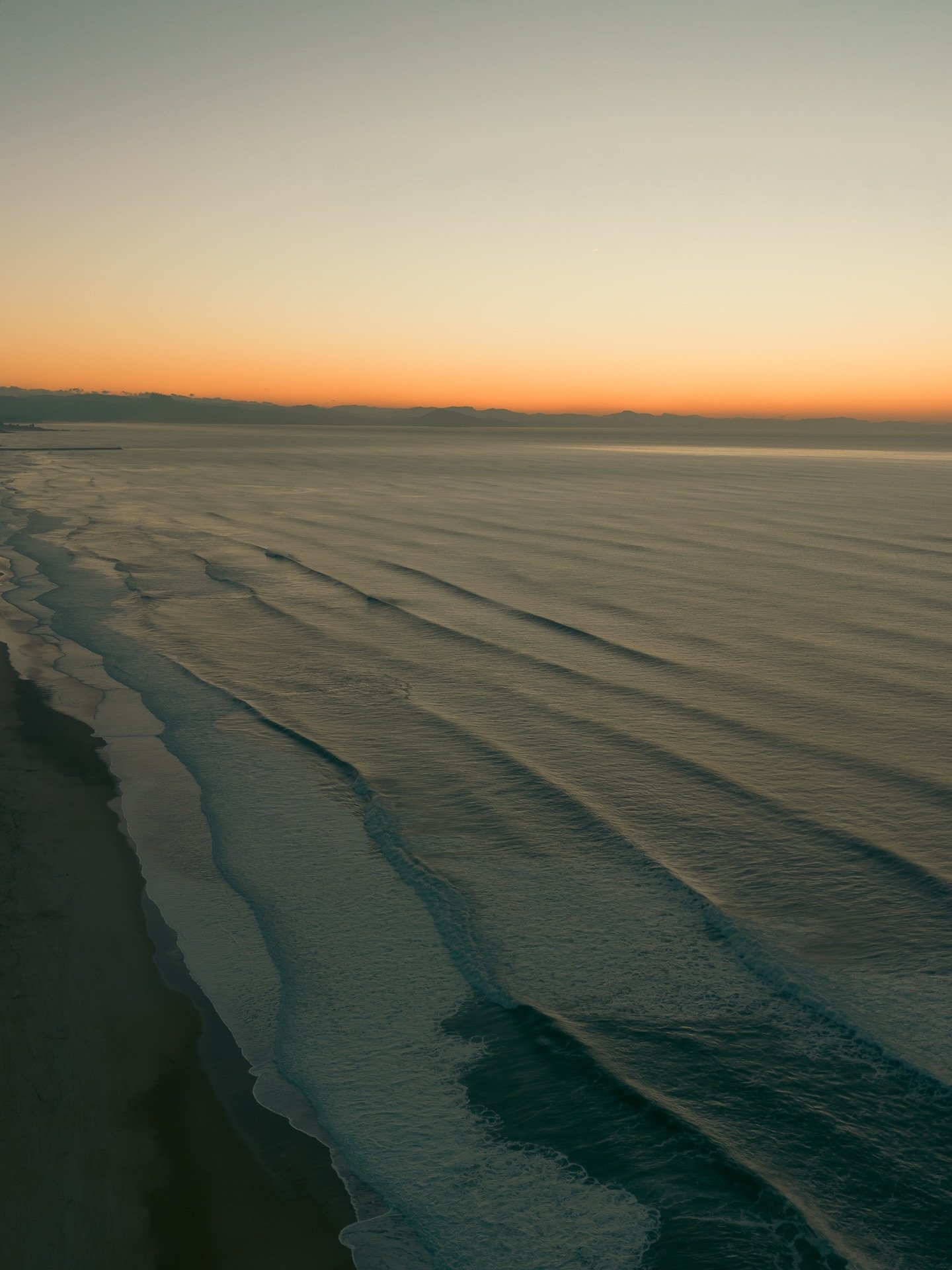 🌊Swell d&rsquo;hiver sur la c&ocirc;te landaise

#aerialphotography #landes #leslandes #landifornia #swell