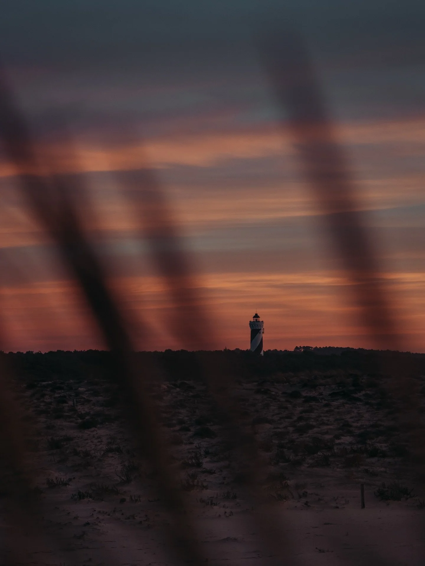 ⛵️Coucher de soleil ros&eacute; sur le phare de Contis 

#contis #contisplage #leslandes #landes #landifornia