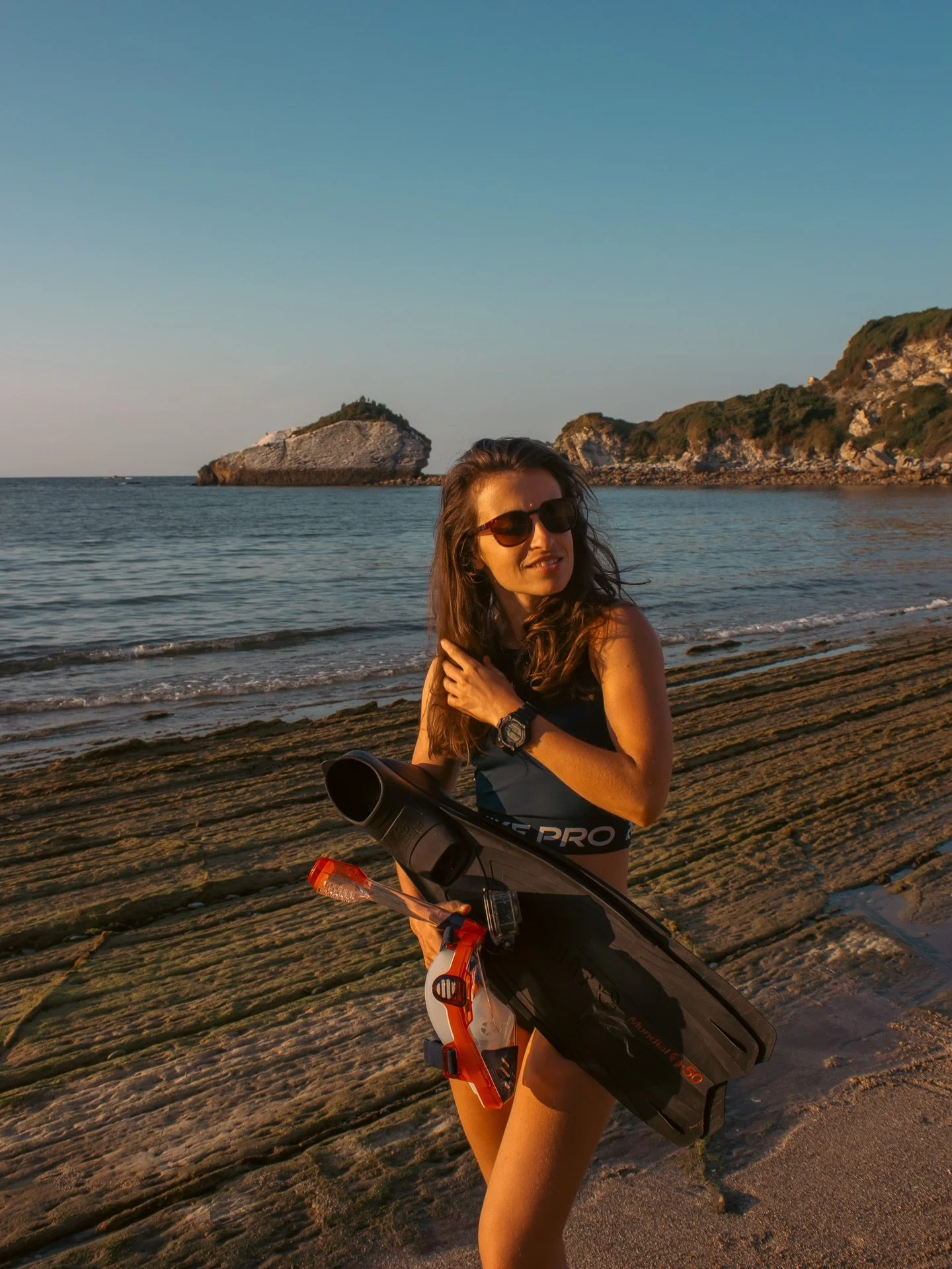 🪸 Quelques instants avant la mise &agrave; l&rsquo;eau lors d&rsquo;une session de snorkeling au coucher du soleil 

#sunset #snorkeling #diving #beuchat #paysbasque