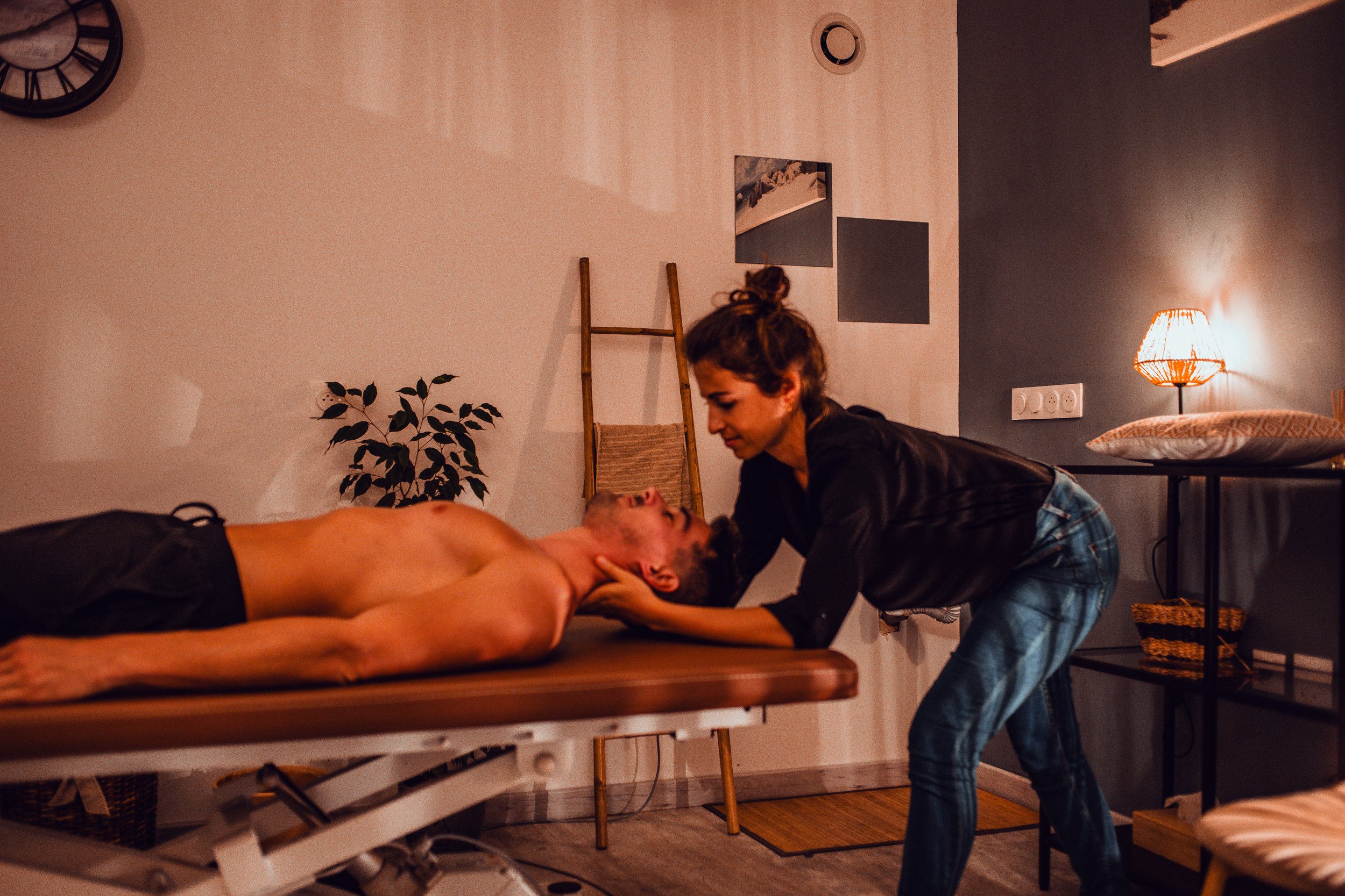 Chloé Prédot ostéopathe à Saint Aubin dans les Landes soulage les sportifs souffrant d'une commotion cérébrale après un traumatisme crânien. Pour soulager les maux de tête consultez votre ostéopathe du sport formé aux commotions cérébrales