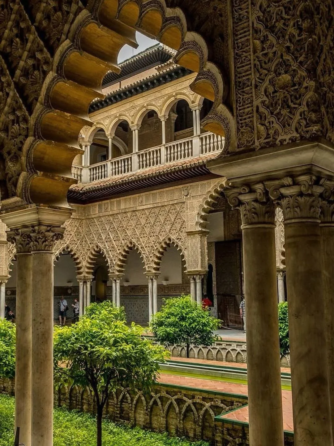 Art Retreat in Seville with @larry_moore_studios  September 2026!!!
Immerse yourself in the vibrant culture and stunning landscapes of Andalusia with our exclusive art retreat in Seville. Stay at a spacious traditional villa with lush gardens, a larg