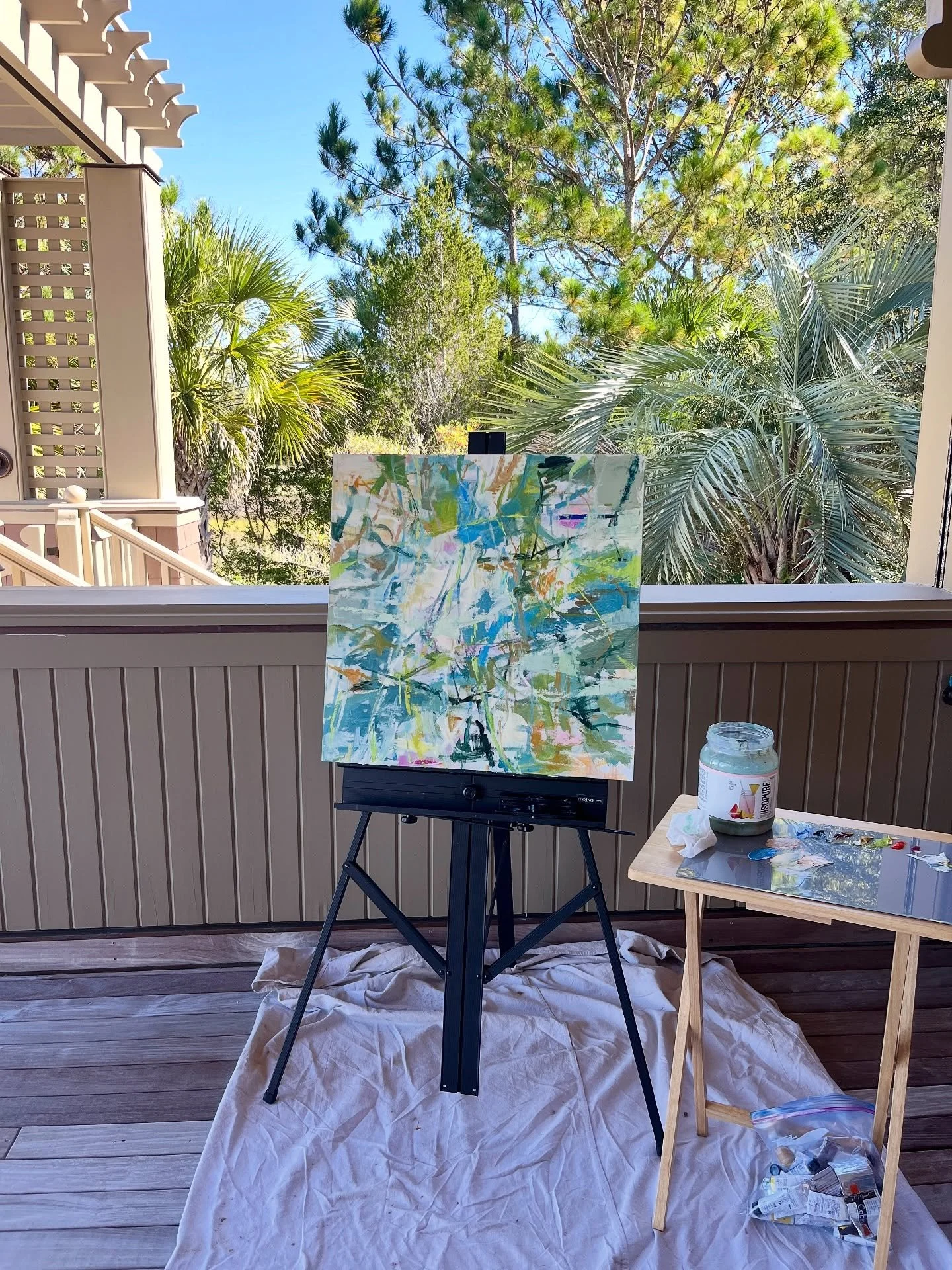 It&rsquo;s not often I paint abstracts outdoors. I couldn&rsquo;t pass up the opportunity work in my current series with direct inspiration from my surroundings. So much fun! #abstractart #abstractartist #abstractlandscape #abstractartwork #abstracte