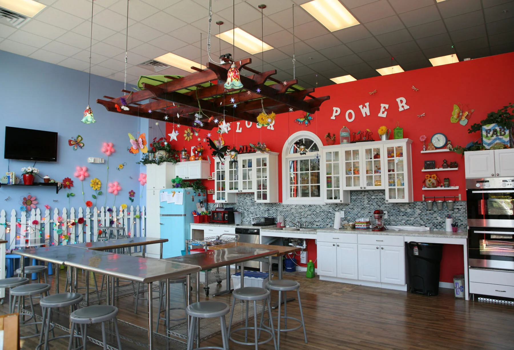 Flour Power North Hills Loves “Experienced” Chefs, Too