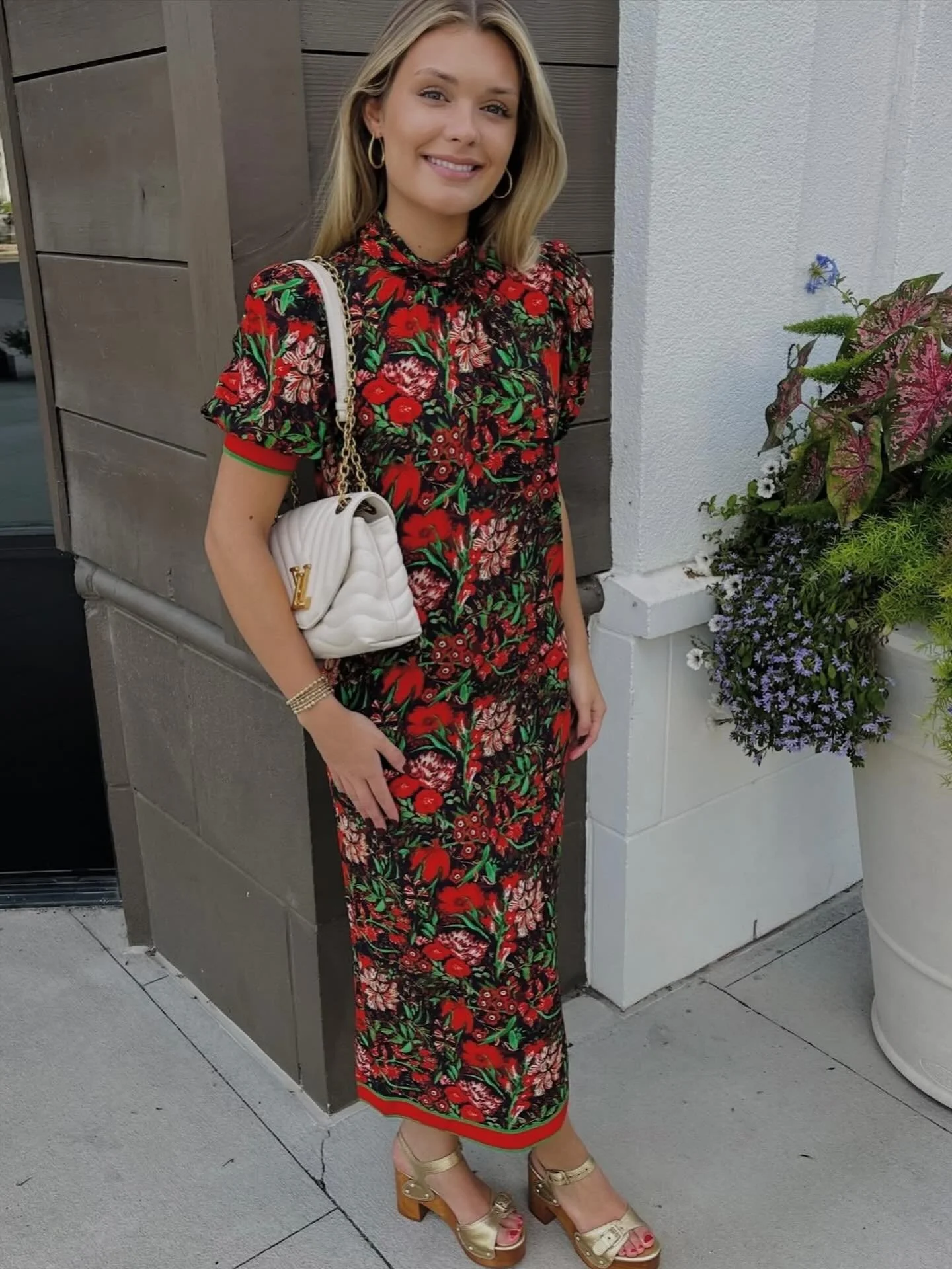 🎅🏼 @charlottesincraleigh has us ready for holiday shopping! Don&rsquo;t miss our Holiday Shop &amp; Stroll on Saturday, November 22nd from 12pm to 4pm! Spend $150 and receive a free $25 North Hills Gift Card &bull; one person, while supplies last. 