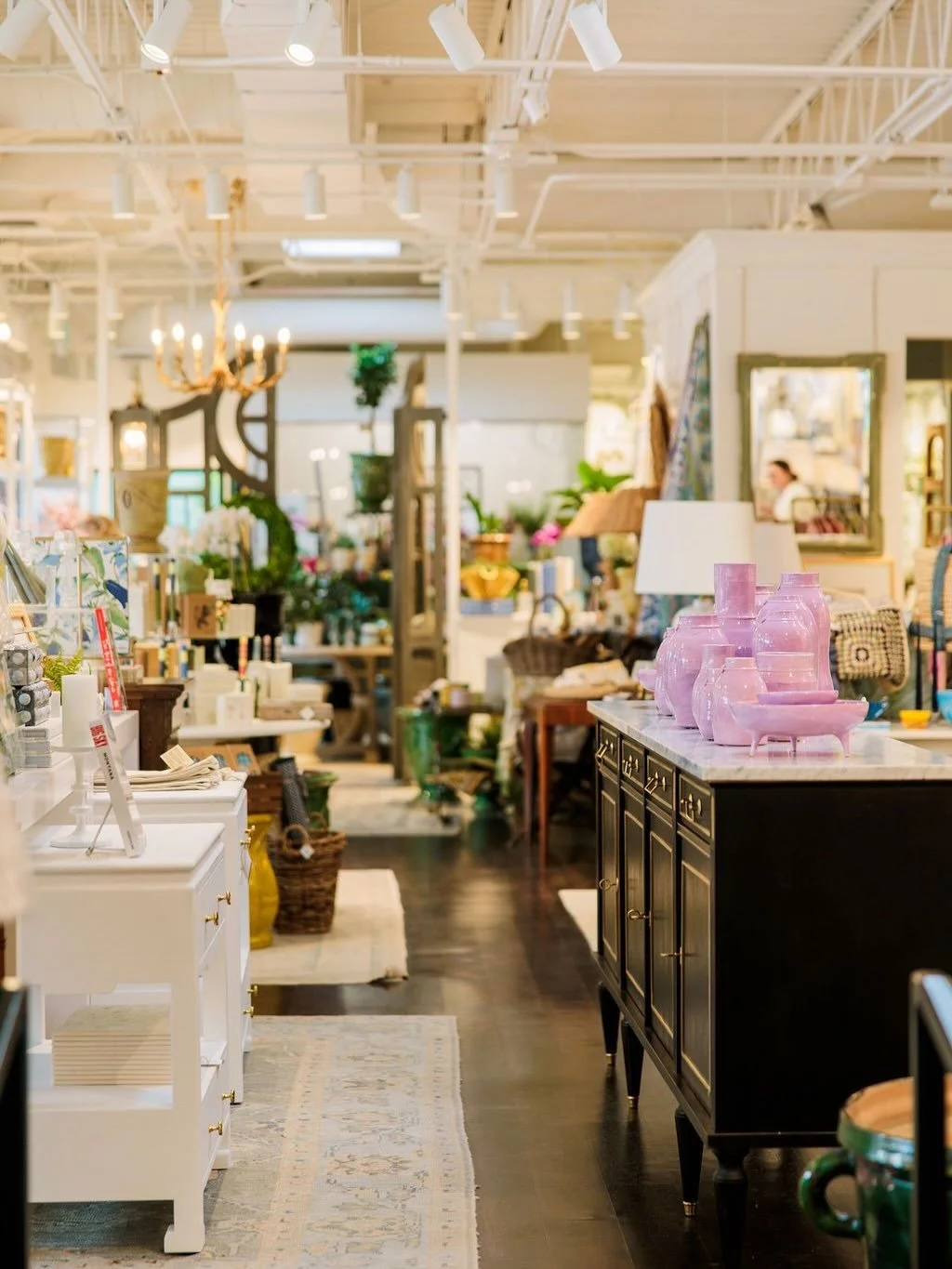 The heart of North Hills ❤️ The Lassiter District is home to beloved local favorites, longtime staples and the places that have made North Hills feel like home for years. Come wander, grab a bite, shop a little and revisit some of your favorites! #su