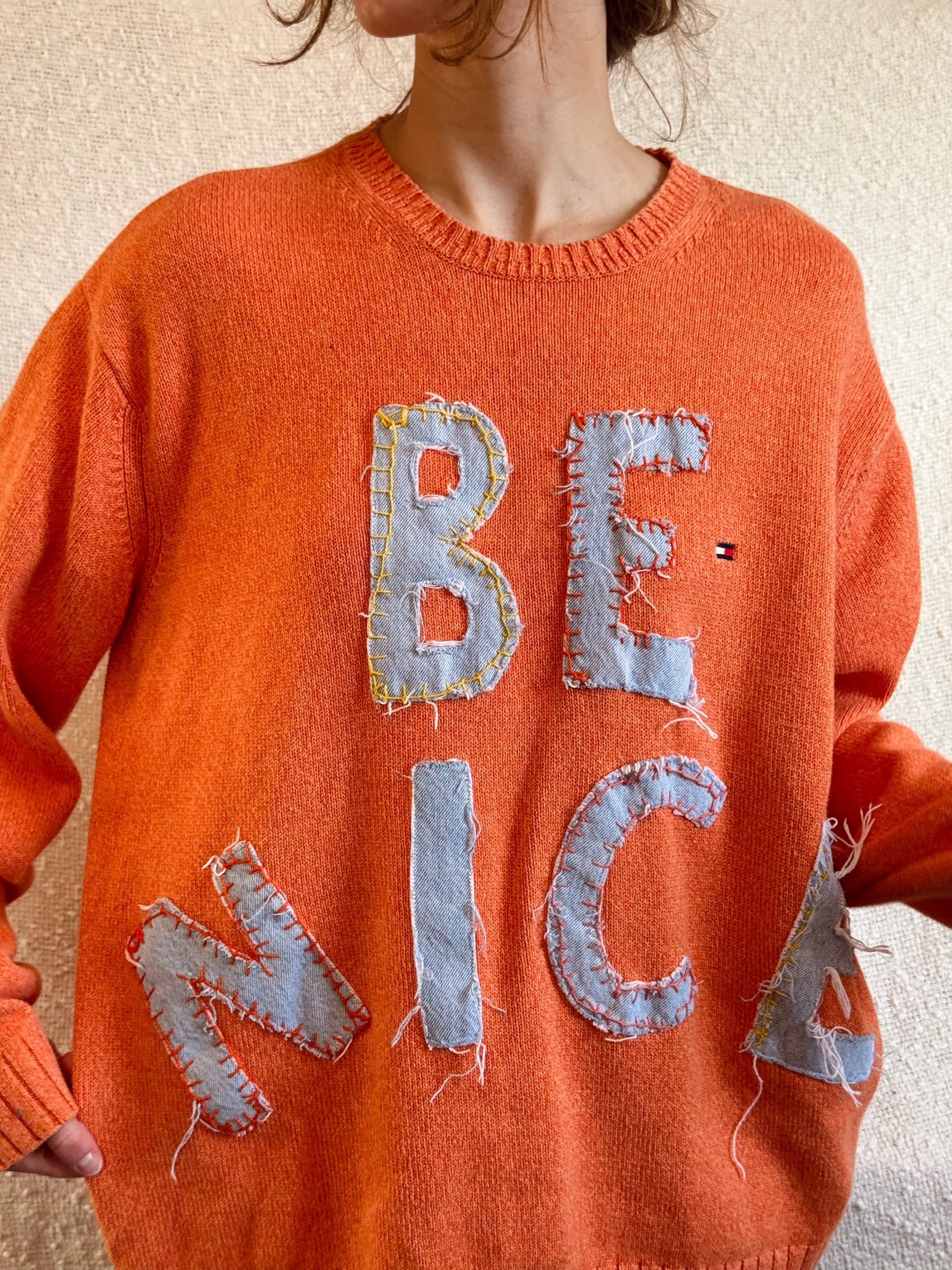 ‘Be Nice’ 00s Tommy H Sweater • (XL)