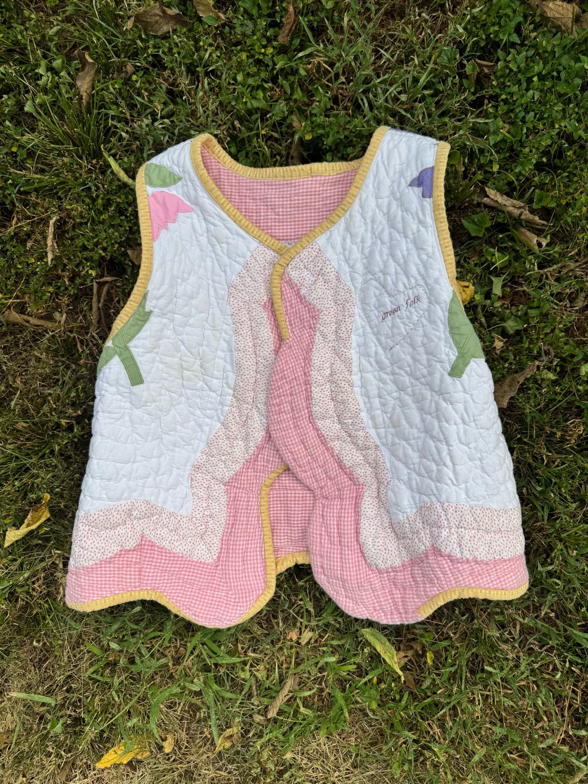 Floral & Gingham Scalloped Quilt Vest • (M)