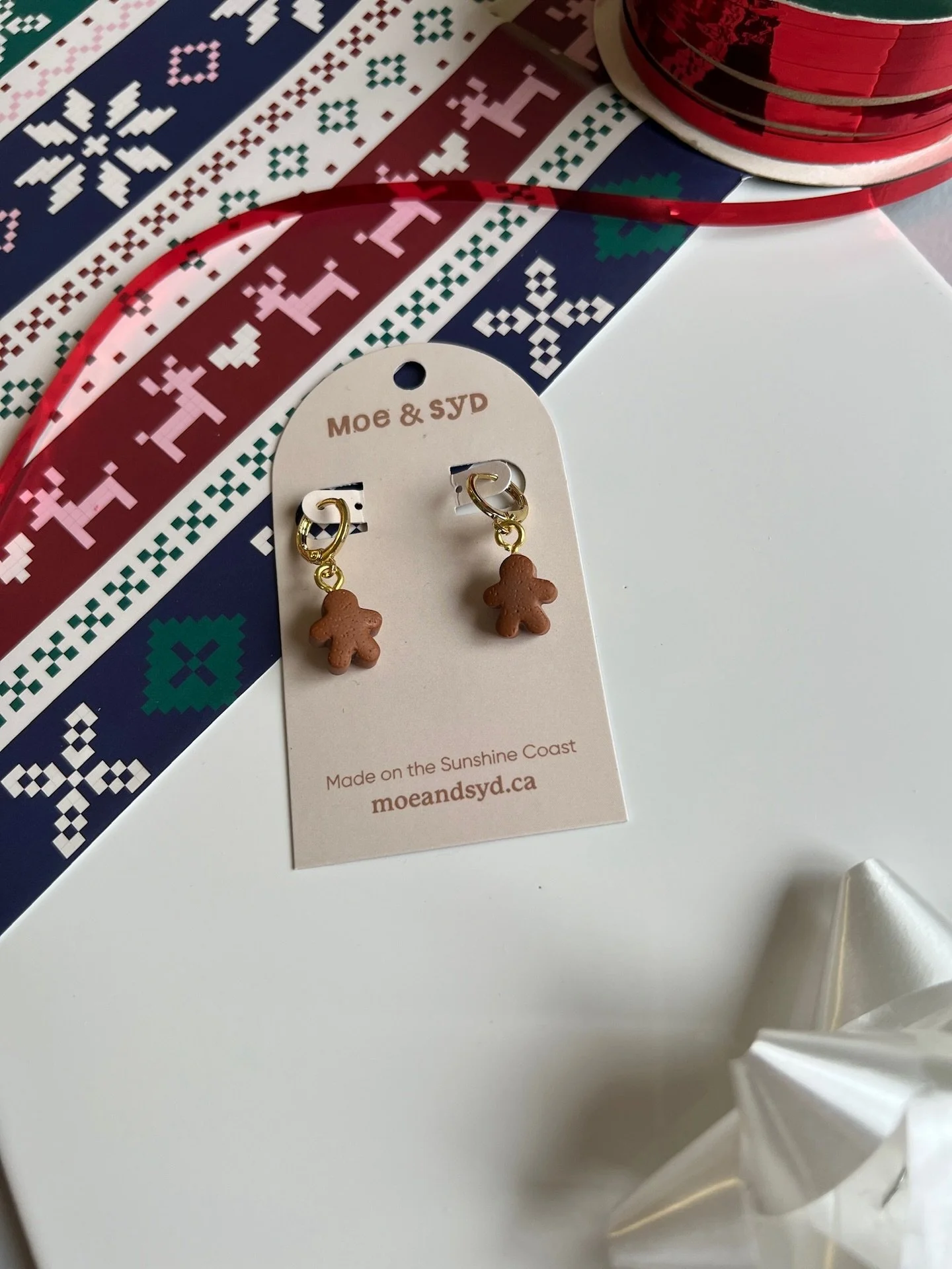 We didn&rsquo;t forgot about you, our minimalist friends, here&rsquo;s our favourite simplistic Christmas earrings ❄️
Snuck the last one in there - might be pushing it 😆

We have a limited selection of Christmas earrings at
@freshfromthecoast , @sal