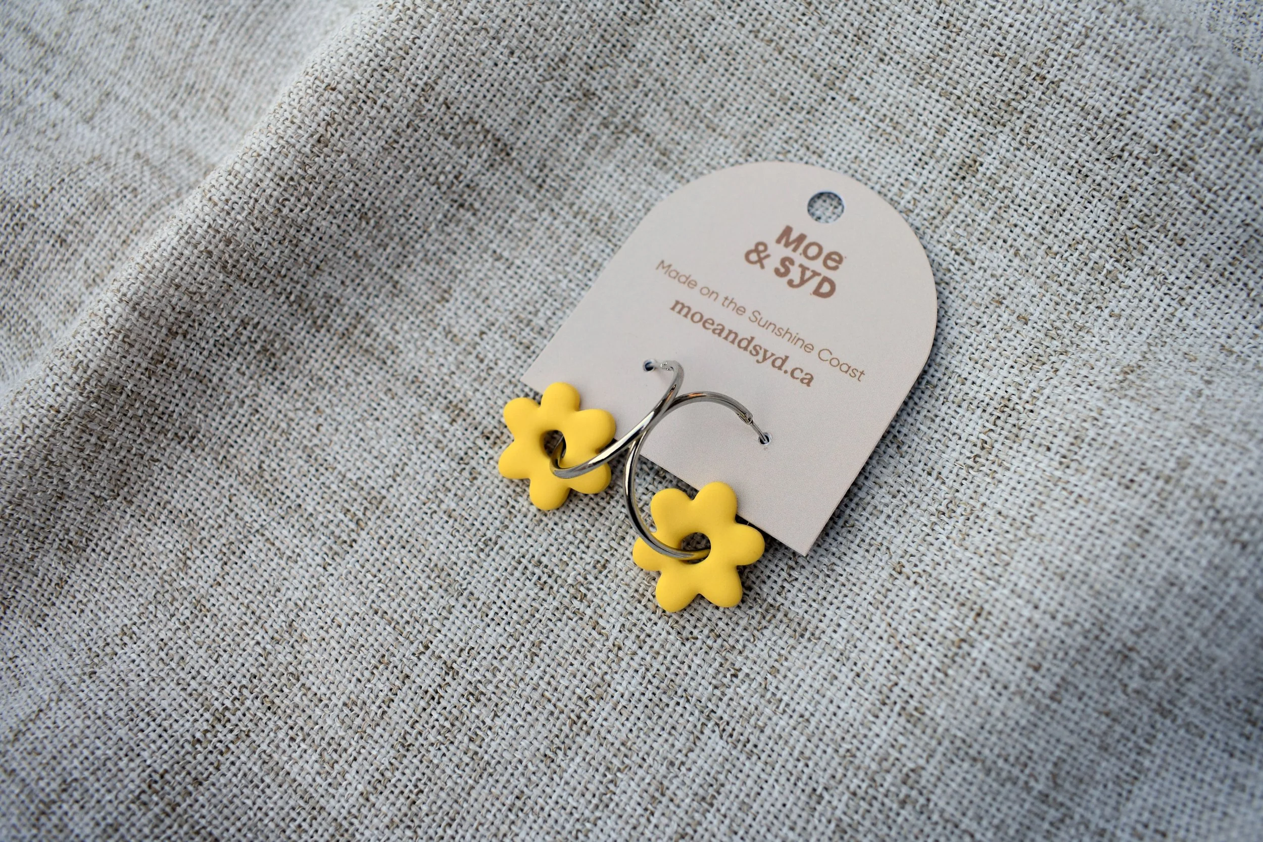 Flower Hoops in Lemon