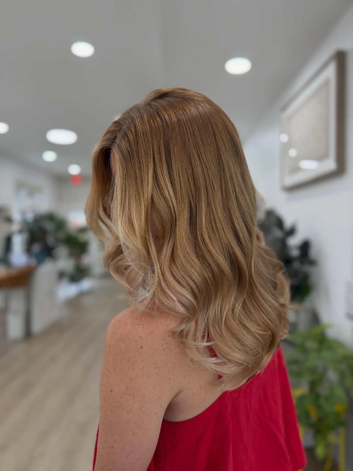 Haircut with waves 🌻🌻🌻
☀️☀️☀️☀️ Summer just around the corner, we want to help you get your hair ready for the season!

Now is the perfect time to book your upcoming appointments. We also recommend starting your deep conditioning and specialized h