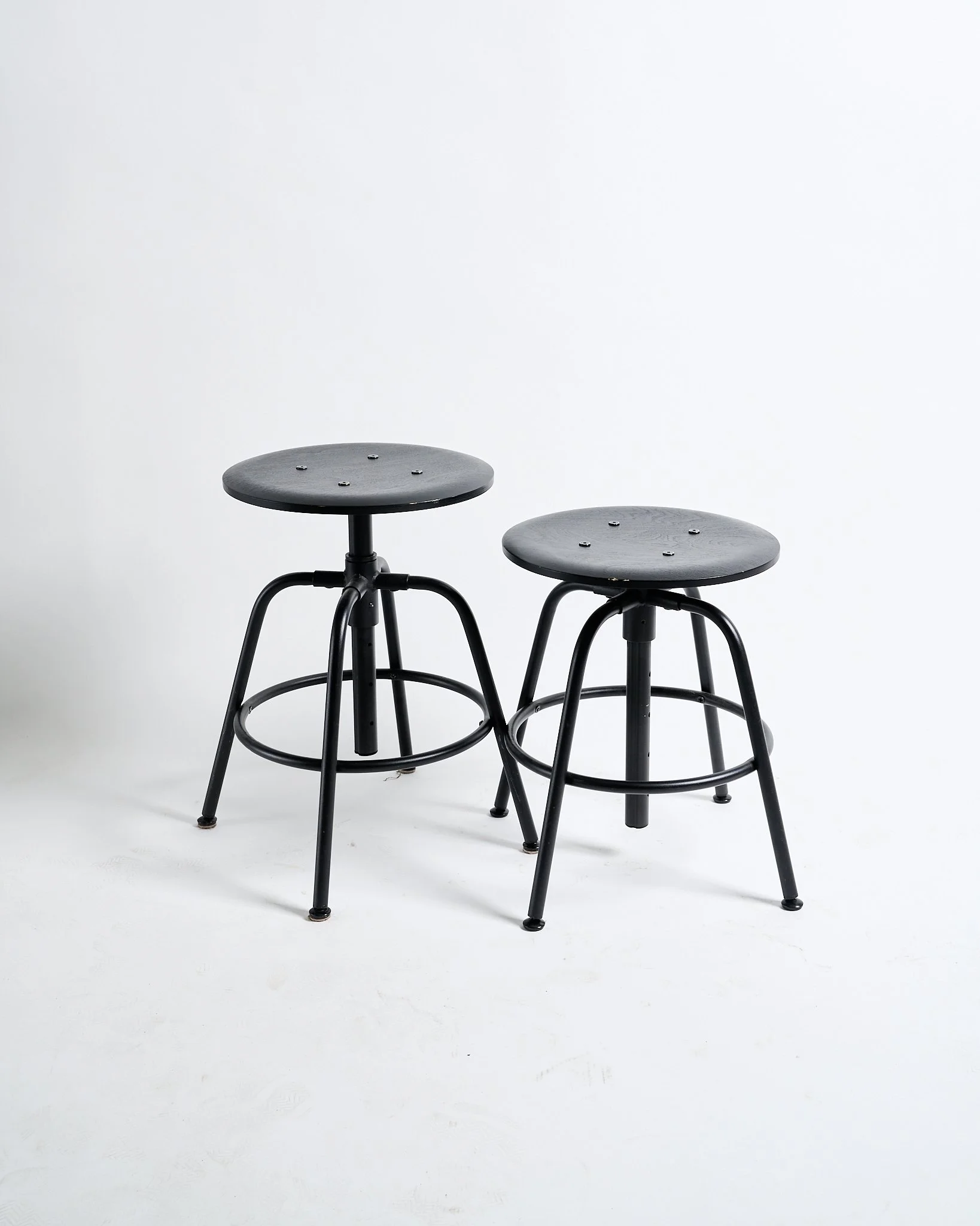 2025_LG ITEMS_Vase_Stool_Chairs0026.jpg