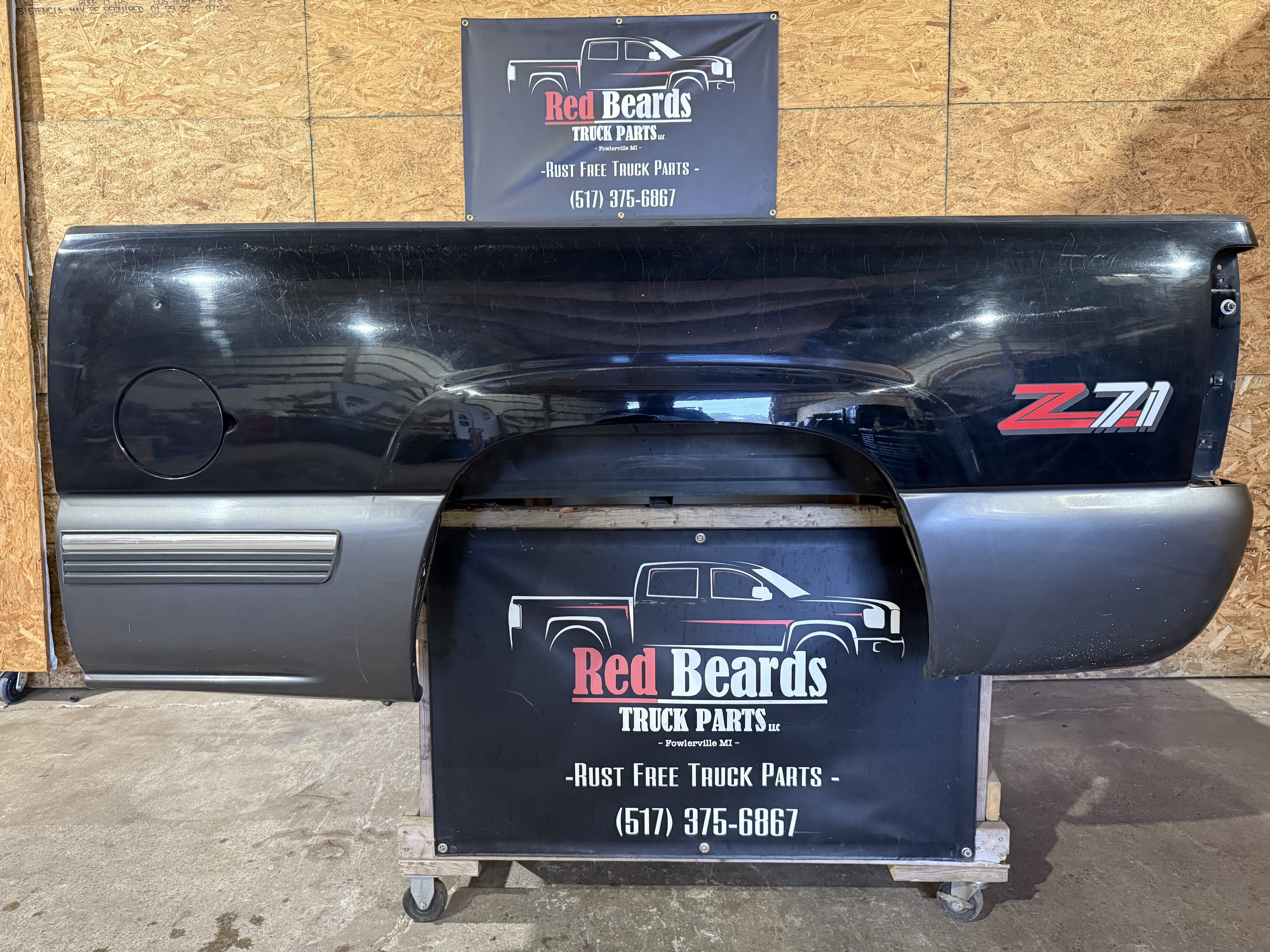 Black W/ Grey 99-06 6.6ft Bed #26311