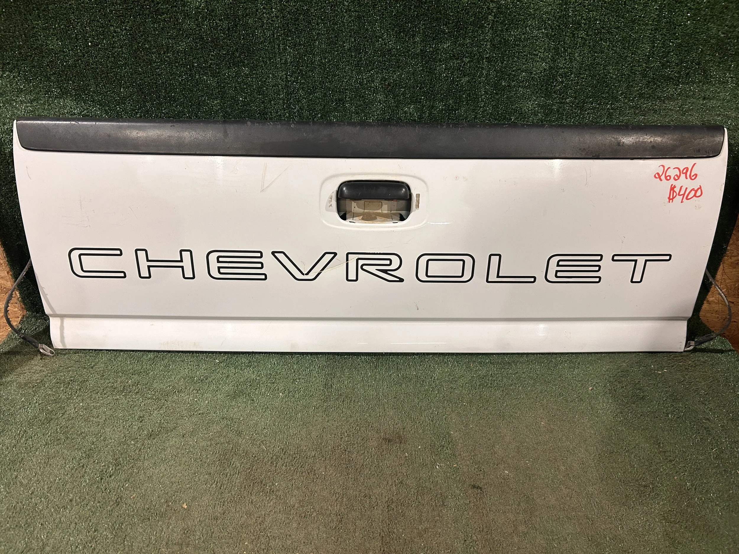 White 99-06 Tailgate #26296