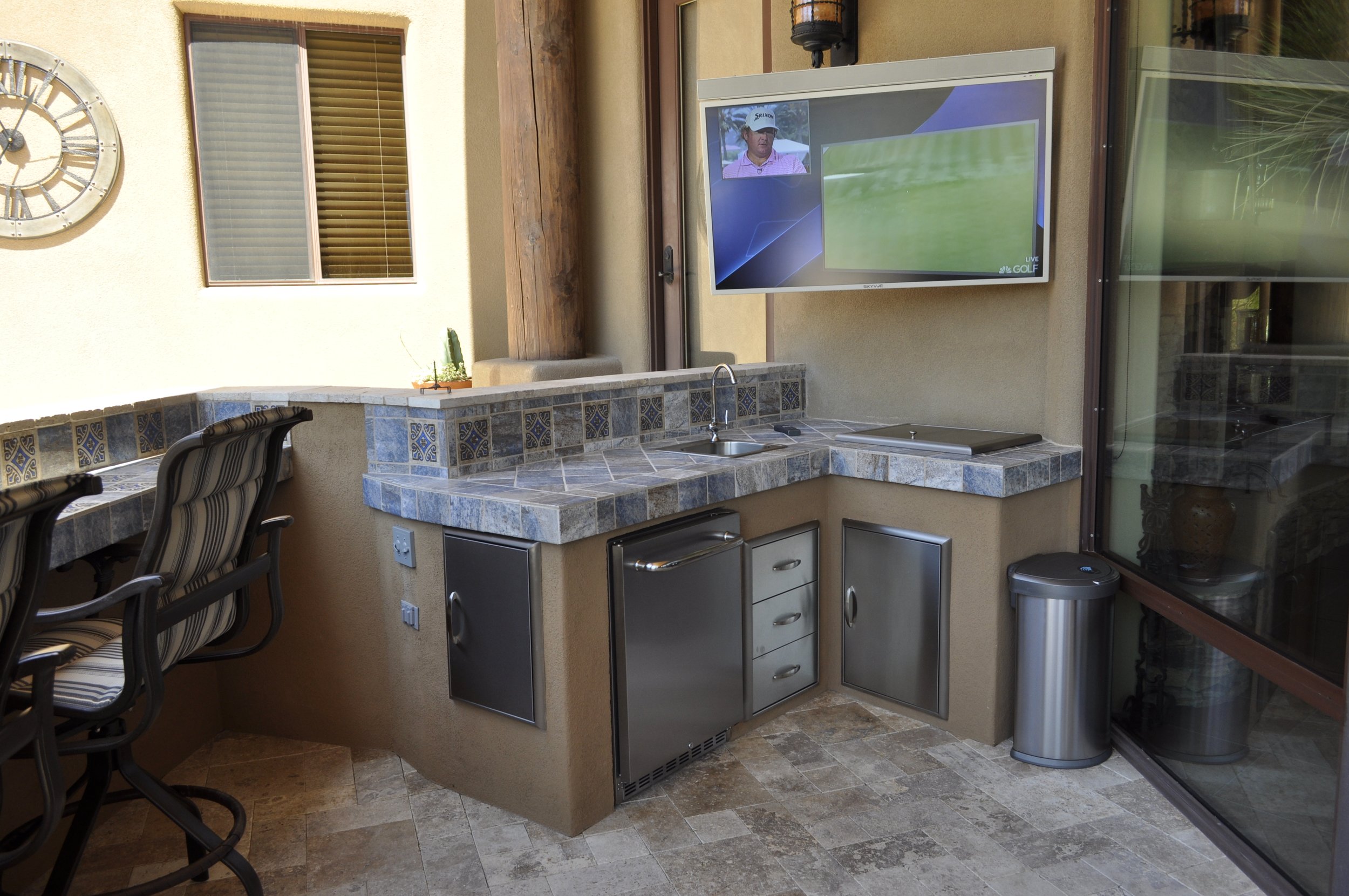 outdoor ice bin wet bar tv barstools entertainment area