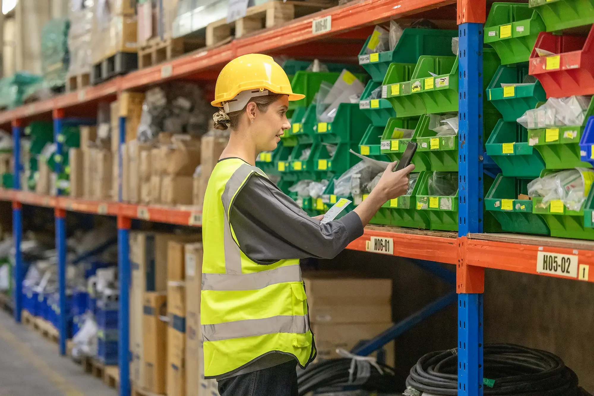 warehouse-staff-count-commingled-inventory.webp