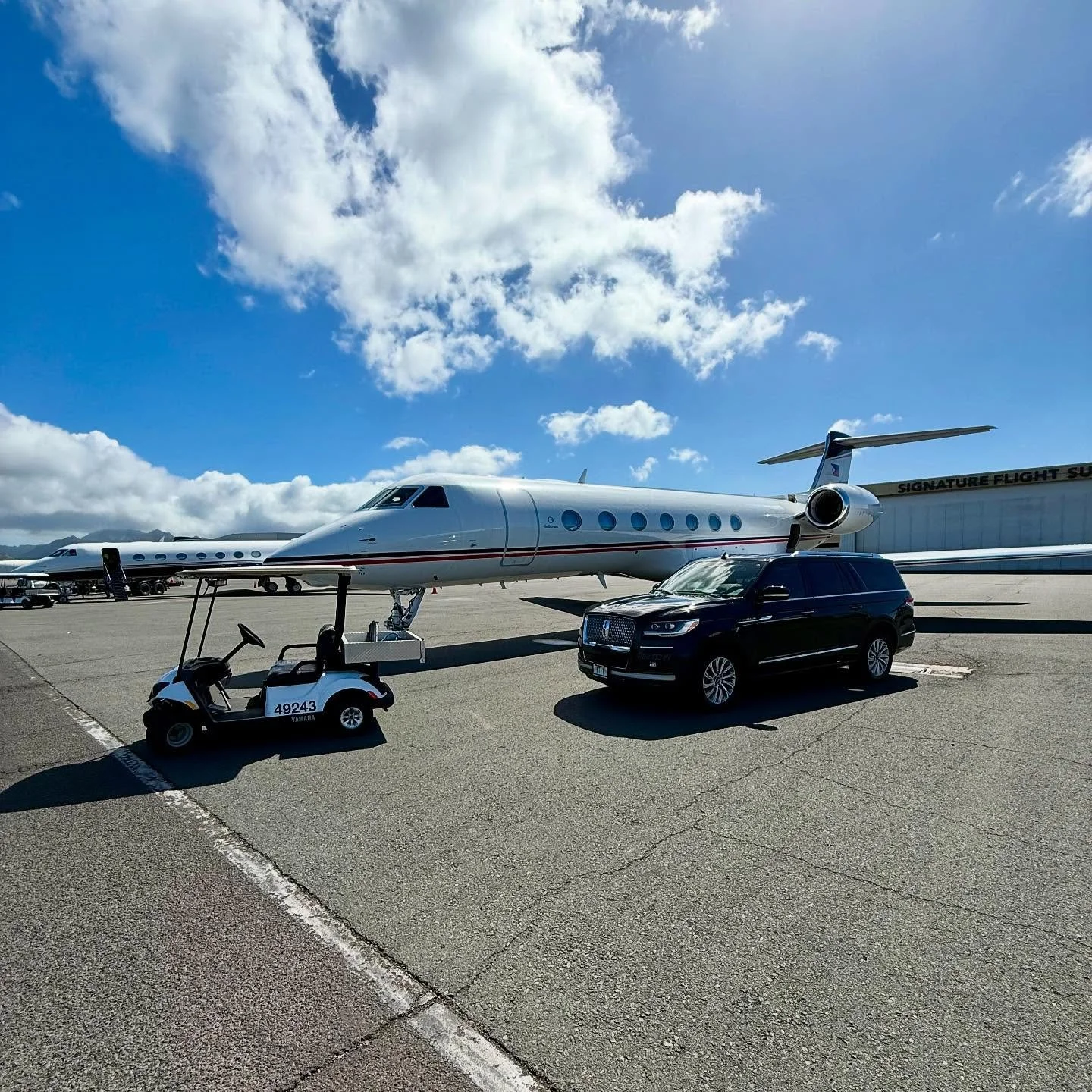 Picking up VIP passengers from a private charter flight today. Whether it&rsquo;s flight crew or VIP passengers, you can count on us to get the job done right!

Luxury transportation at the best prices. Welcome to another beautiful day in Honolulu Ha