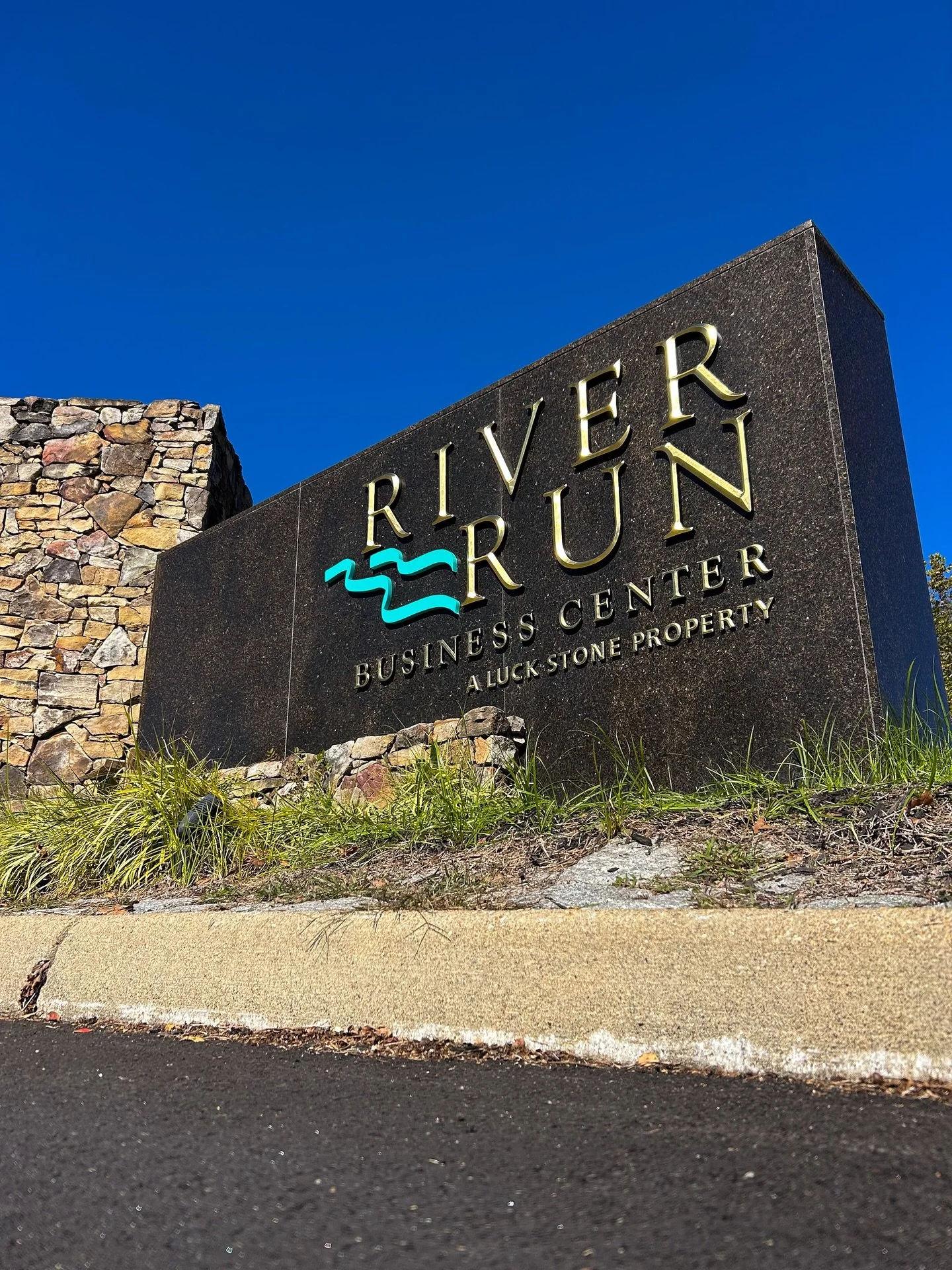 We recently fabricated and installed this sign for River Run Business Park.

#granite #stone #customsigns #signs