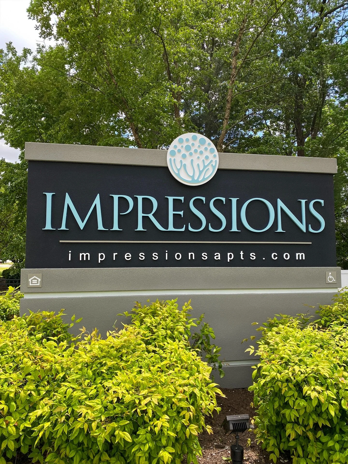 This main ID sign definitely leaves an impression ✨

#sign #customsigns #apartament