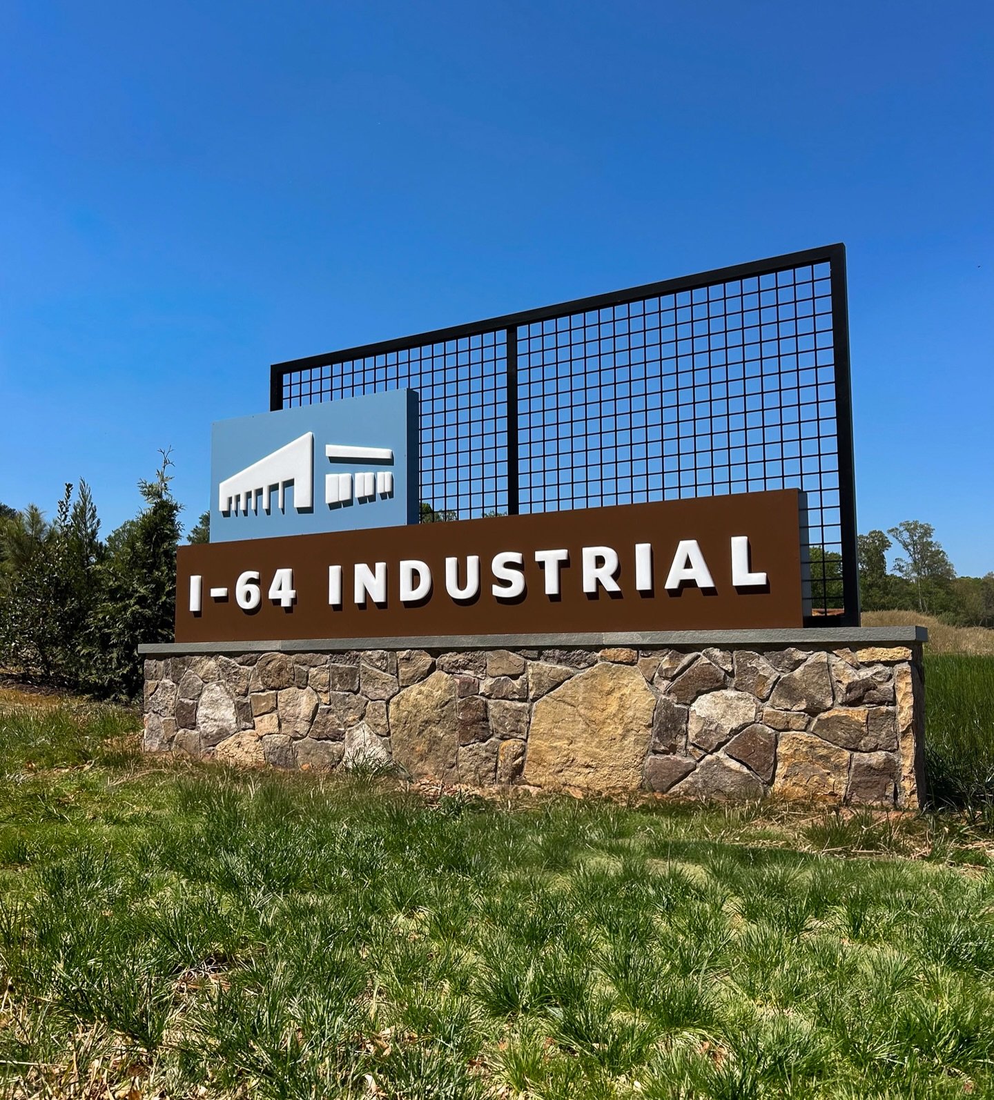This I-64 industrial sign is sure to turn heads 👀🚙
