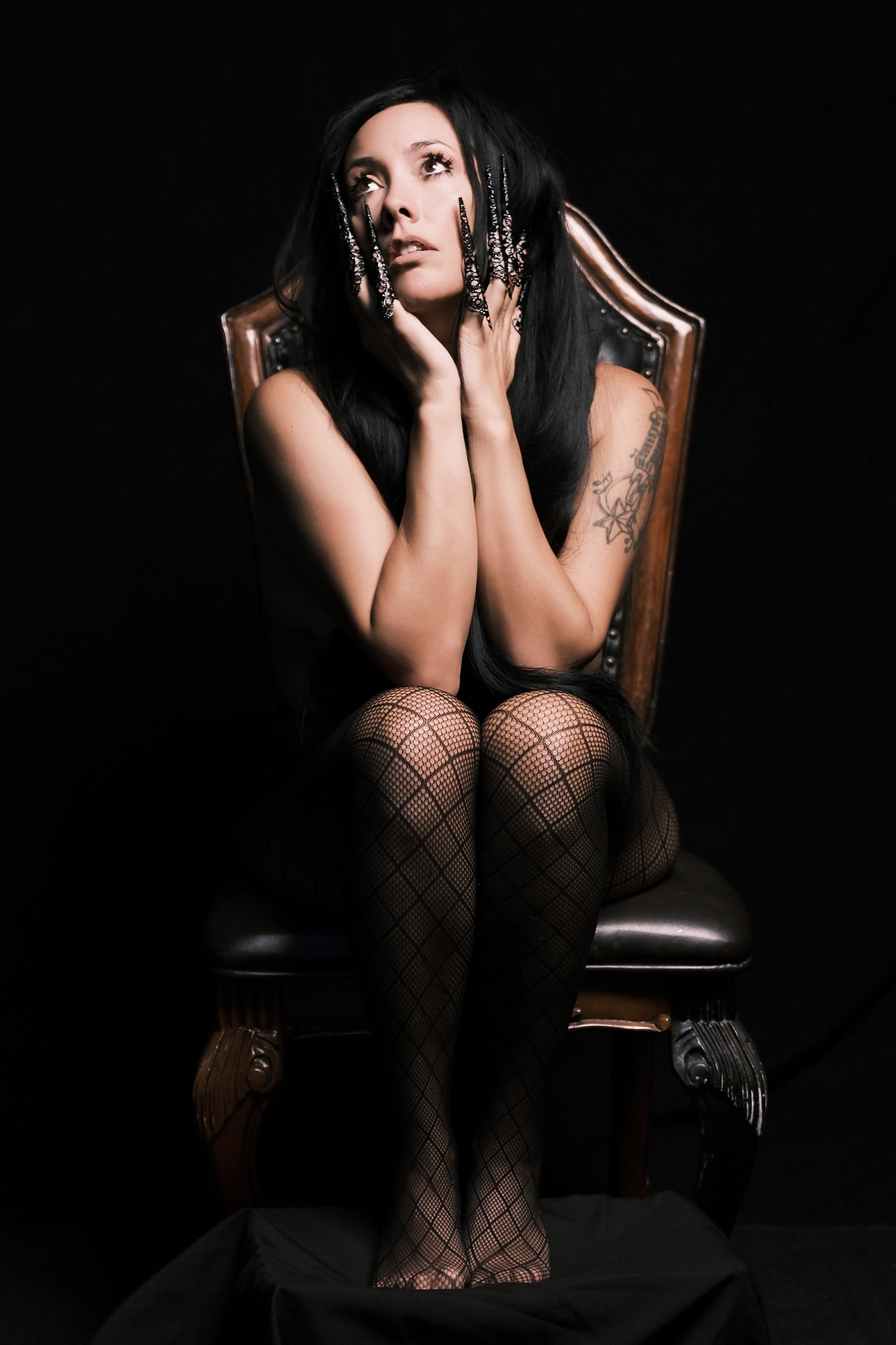 alternative synth singer