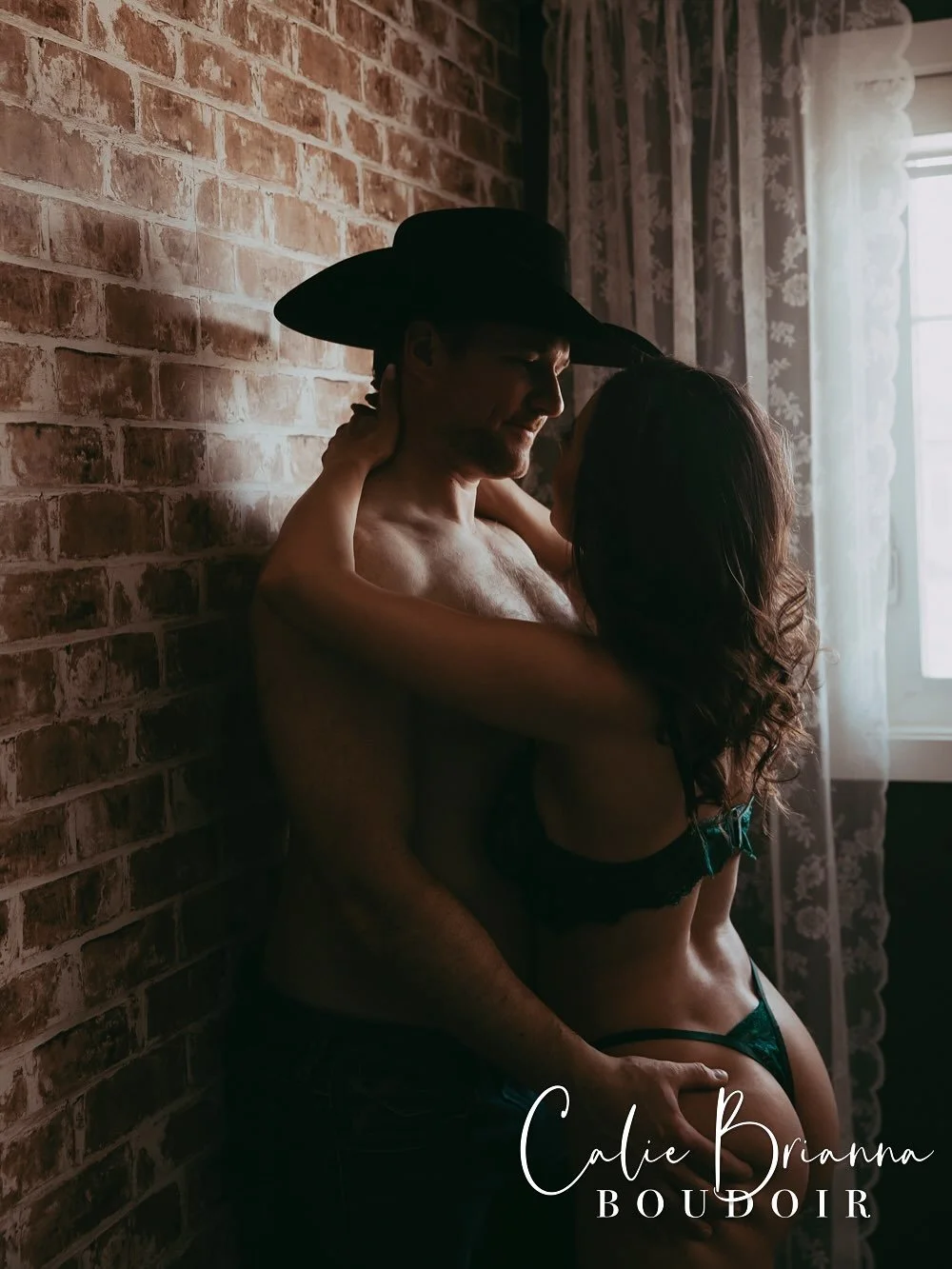 ✨ A little soft, a little spicy, and a whole lot of connection. ✨

Miss A &amp; Mr. K&rsquo;s couples boudoir session was everything I love about photographing love stories. From sweet, tender moments to fiery, passionate ones, we captured it all.

C