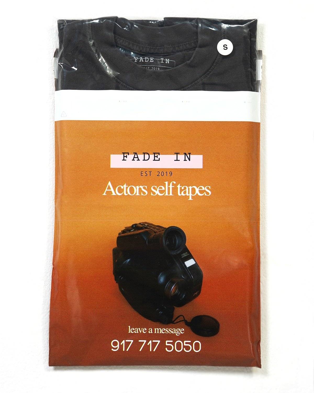 Unlock your voice with FADE IN's T-Shirt for actors. Discover more at the exclusive actors hotline.