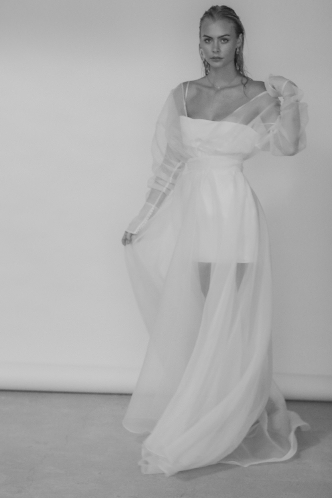halle-berry-silver-dress-cloud-atlas-premiere | Silver dress outfit, Neon  prom dresses, Dress