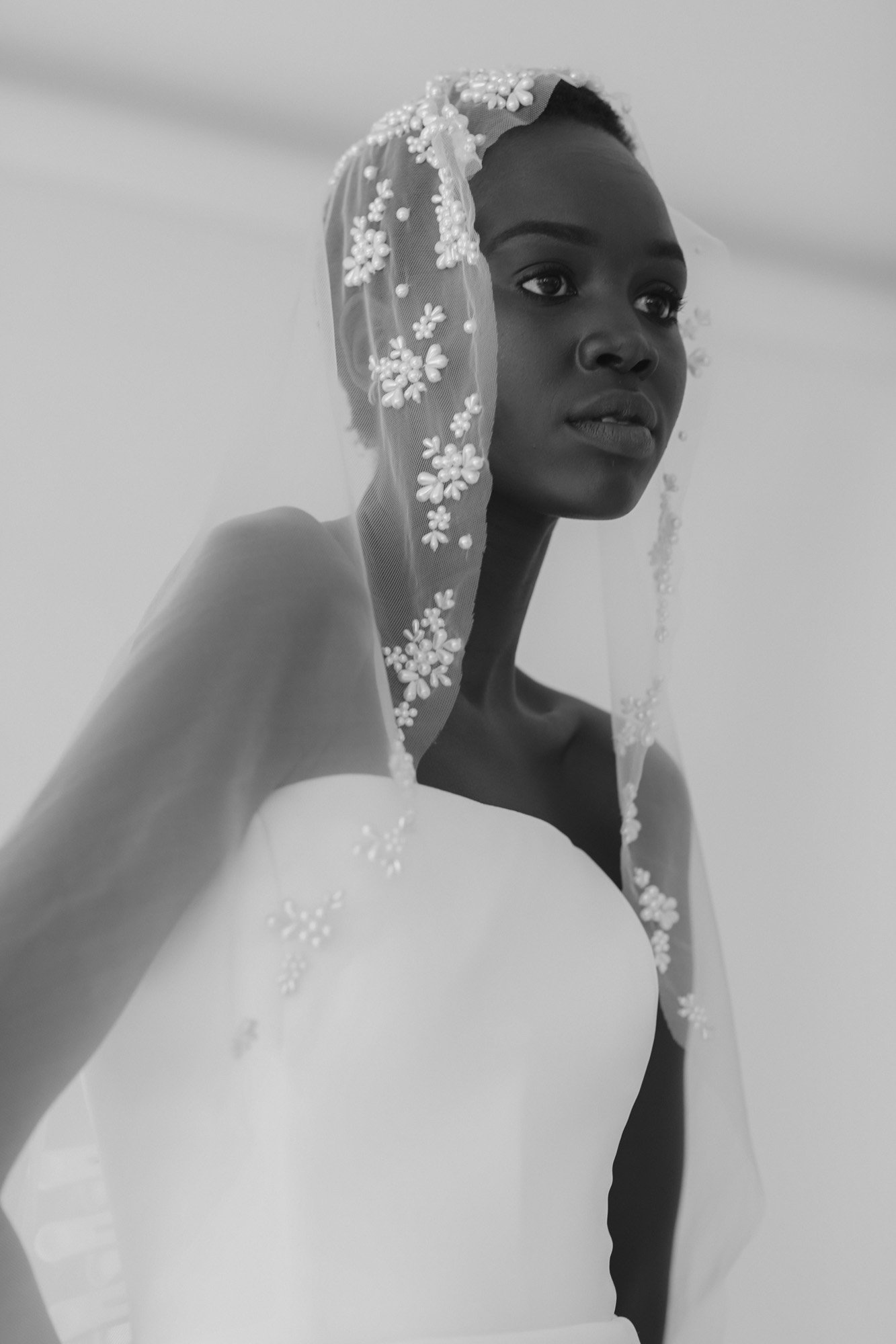 sonia-mantilla-pearl-veil-veil-abellie-bridal-accessories-00.jpg