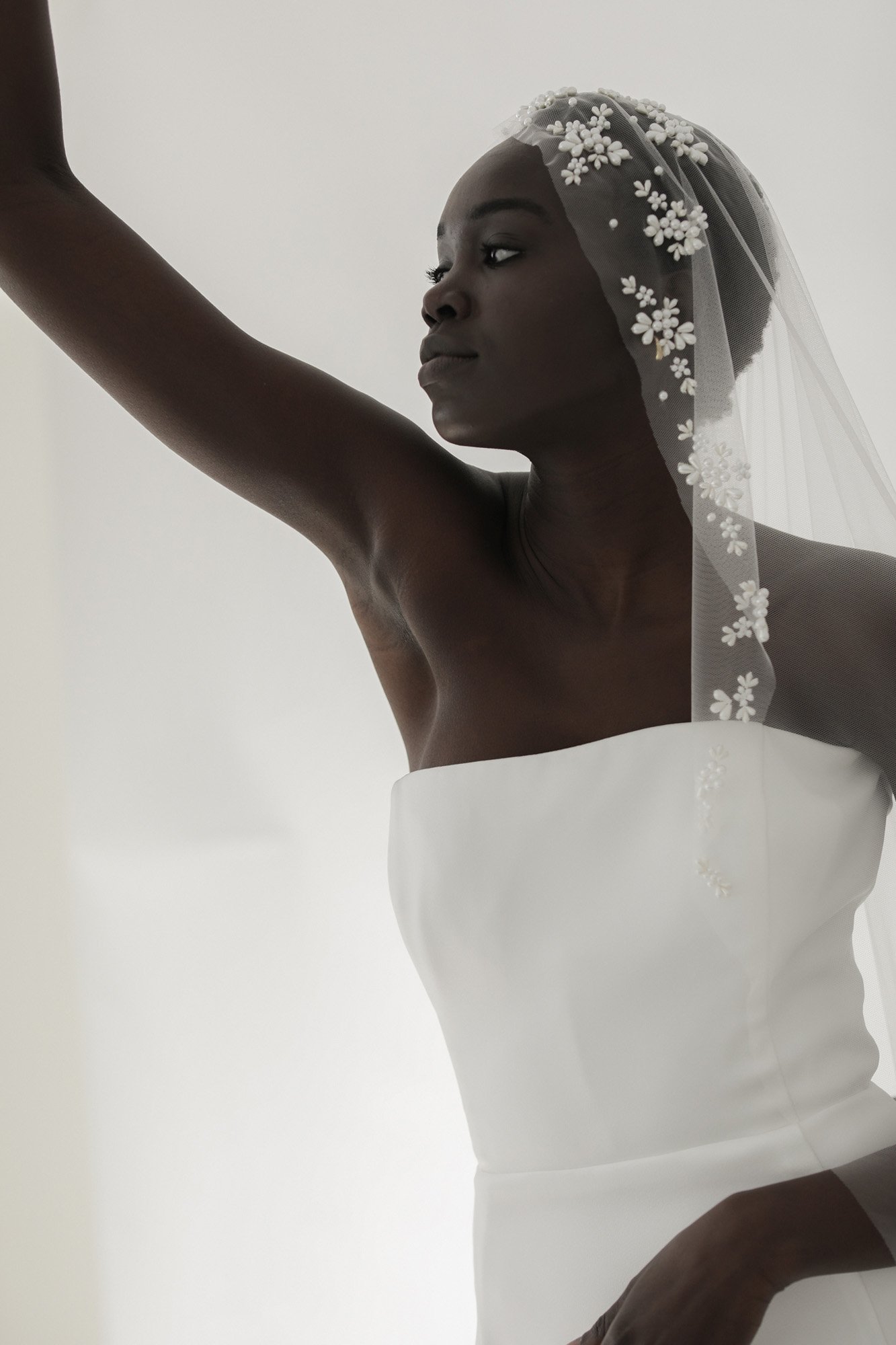 sonia-mantilla-pearl-veil-veil-abellie-bridal-accessories-01.jpg