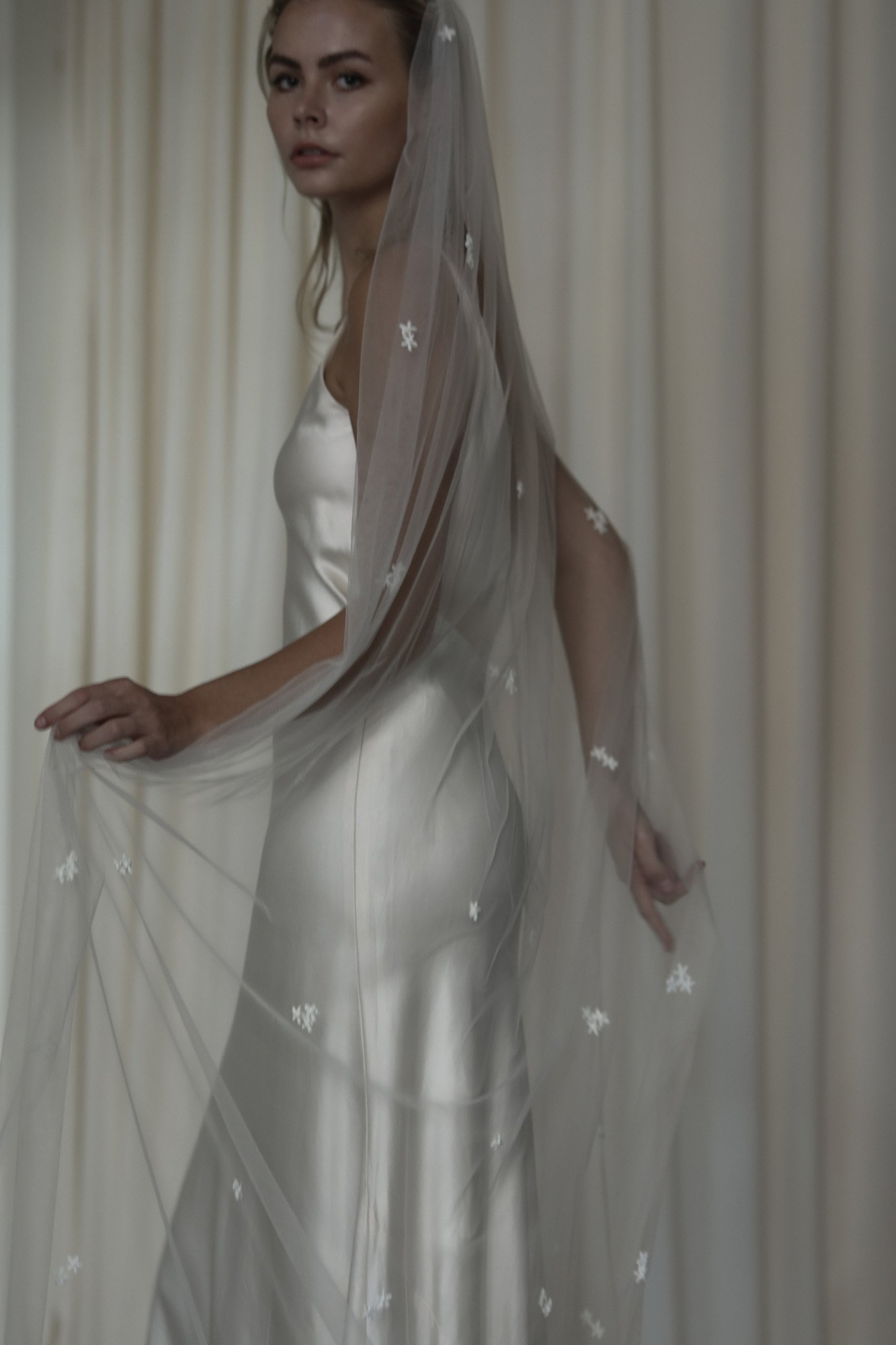 Aster Raffia Veil