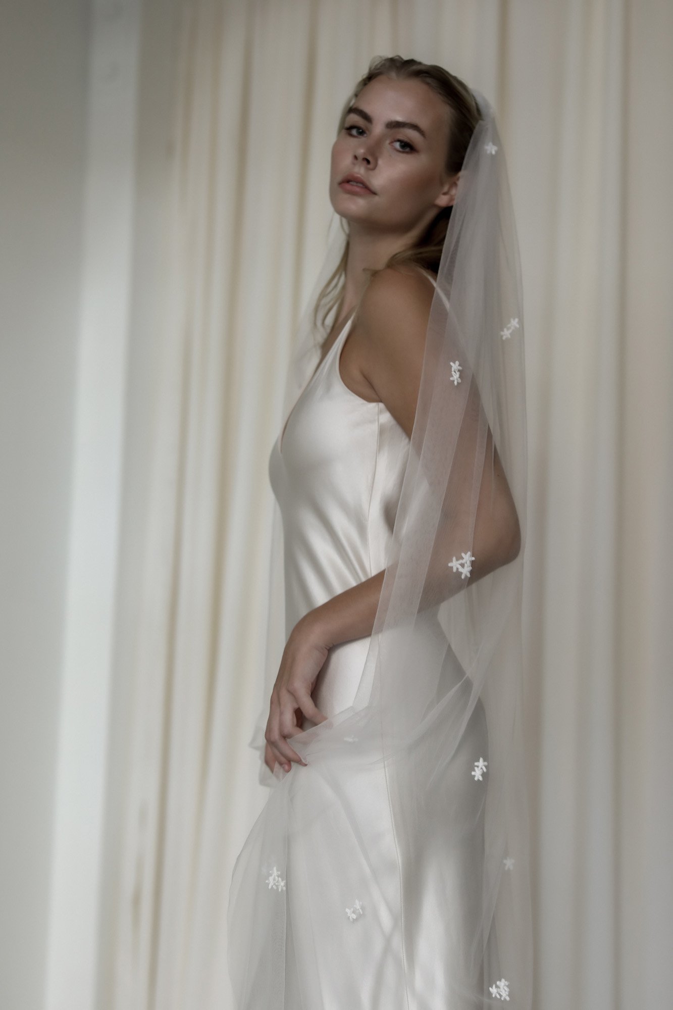 aster-veil-abellie-bridal-accessories-09.jpg