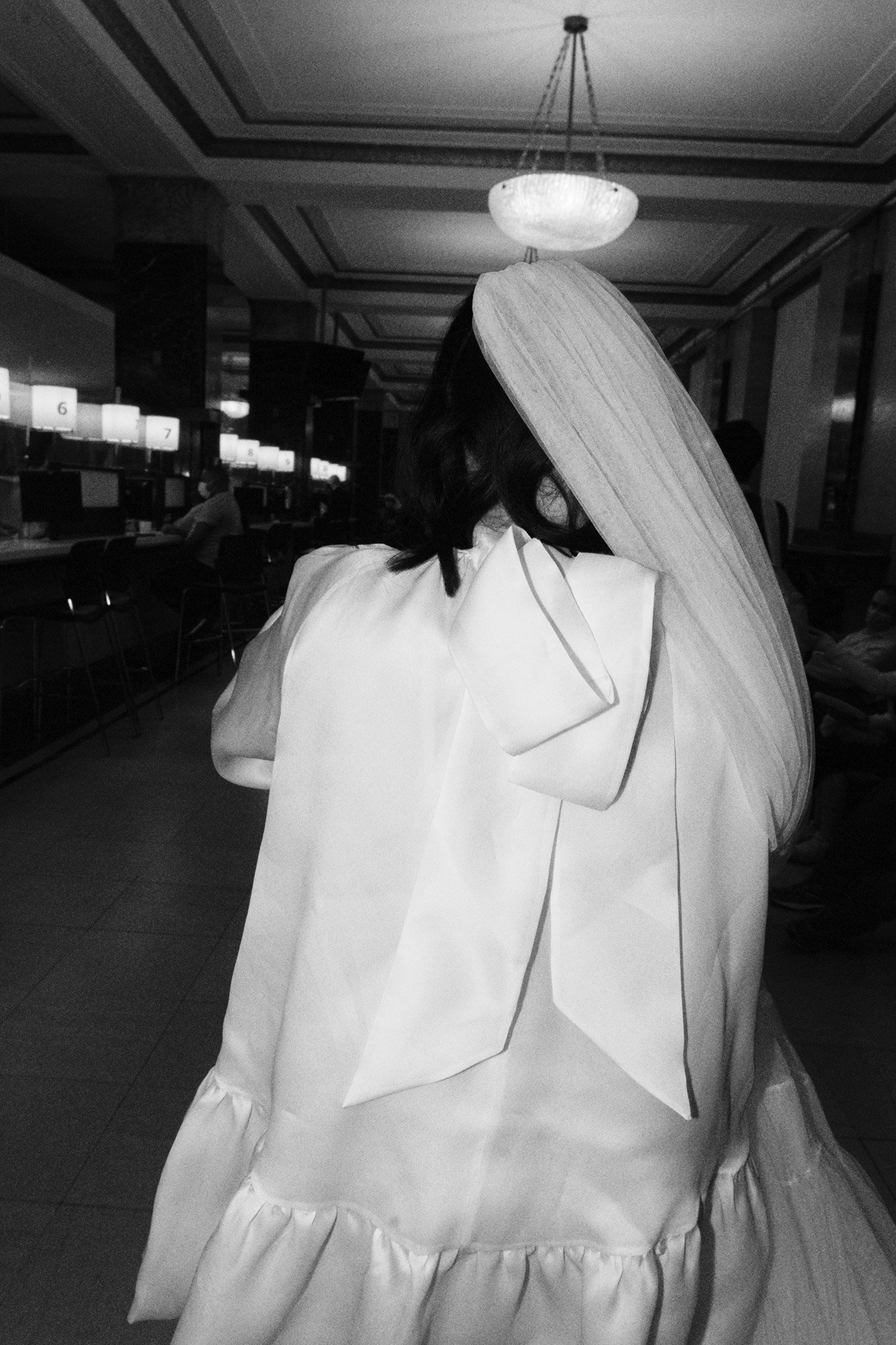 satin-mini-dress-harriette-gordon-and-tulle-tiered-veil-by-abellie-bridal-accessories-sammblakephotography-04.jpg