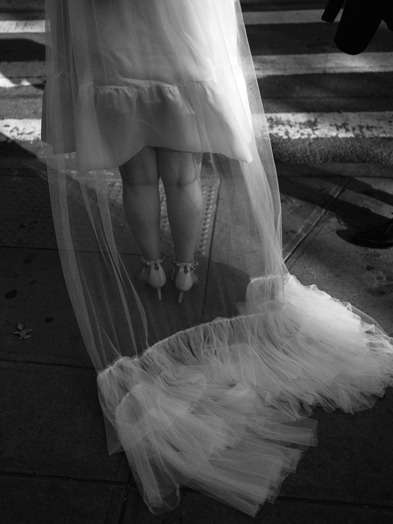 satin-mini-dress-harriette-gordon-and-tulle-tiered-veil-by-abellie-bridal-accessories-sammblakephotography-24.jpg