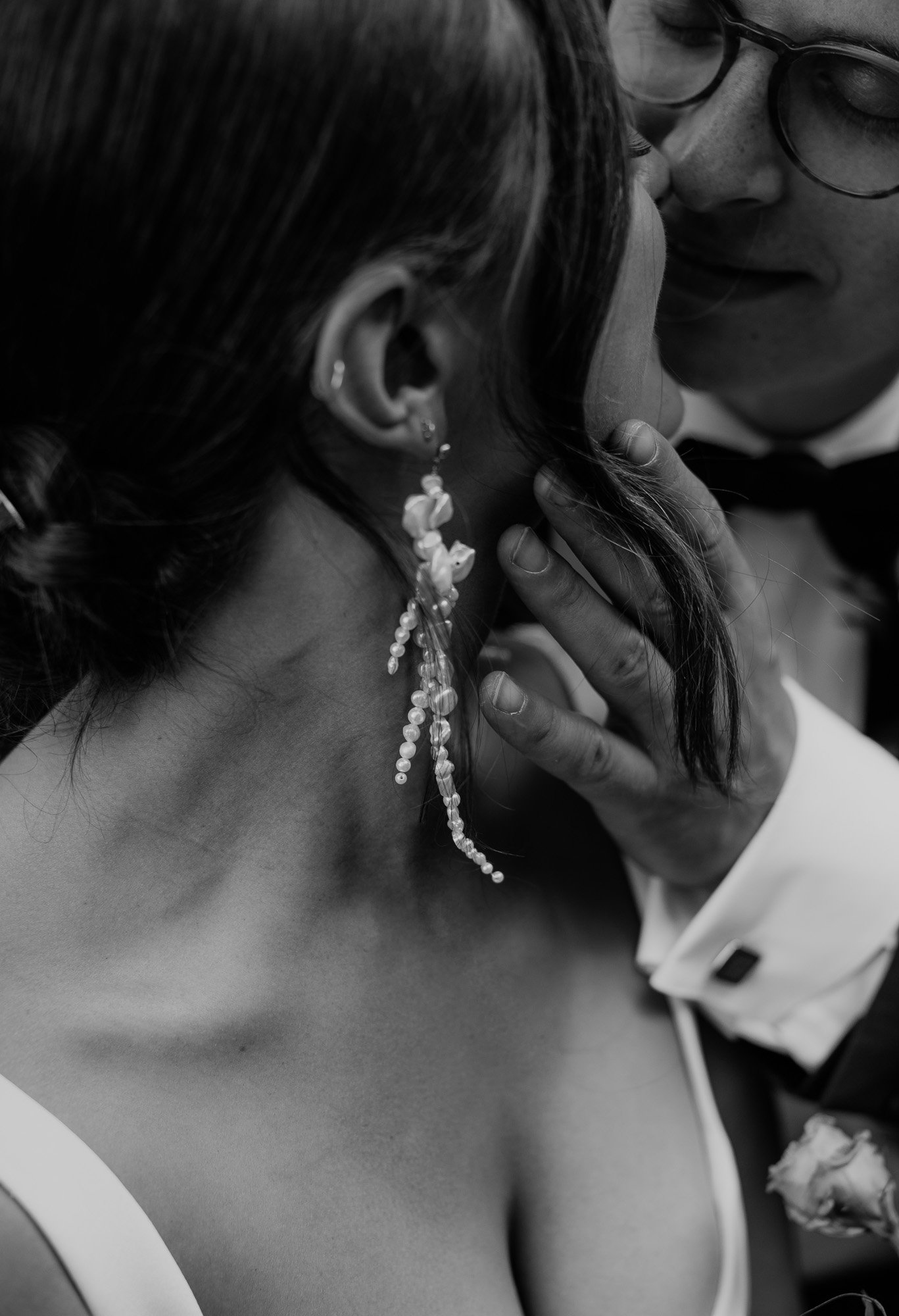 baroque-dripping-pearls-earrings-by-abellie-hayley-and-benjamin-wedding_6.jpg