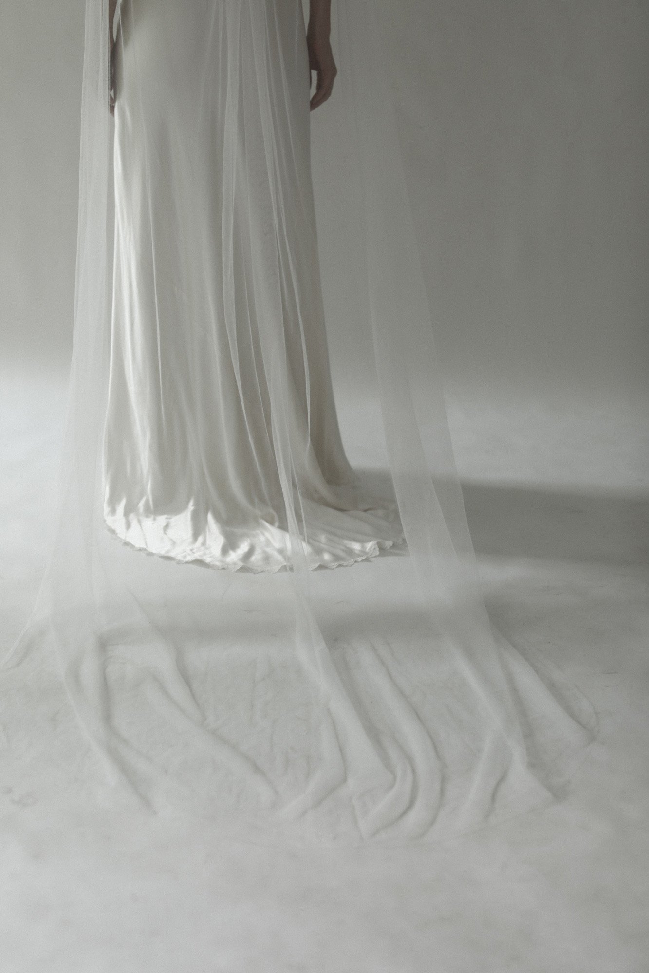 raw-edge-veil-abellie-bridal-accessories-04 (1).jpg