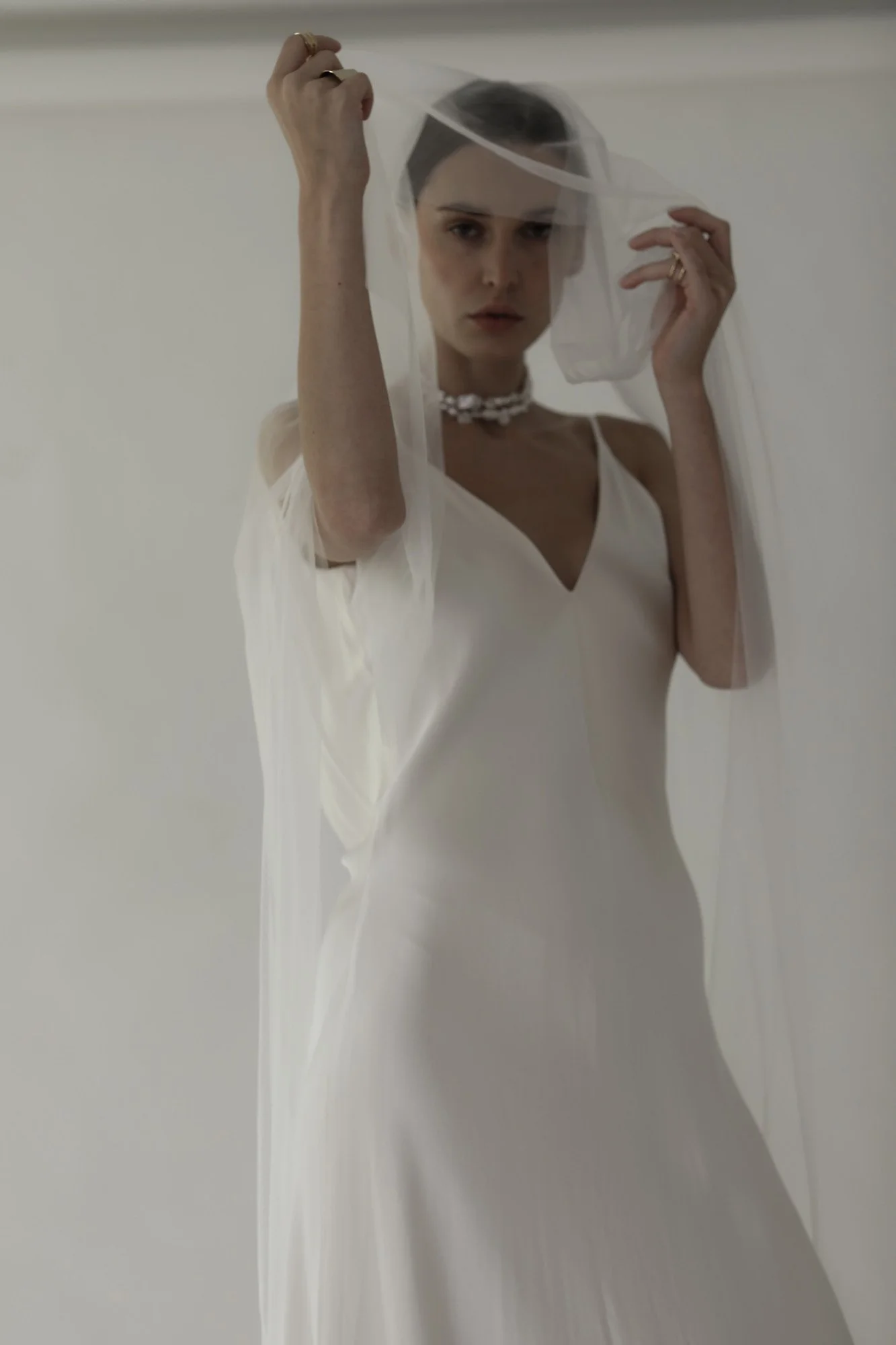 raw-edge-drop-veil-abellie-bridal-accessories-12.jpg