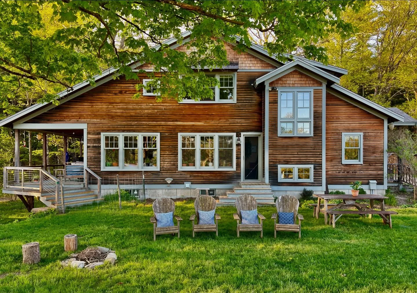 Our main house is for rent this summer and fall! Come enjoy the farm, watch the fireflies, laze on the porch, hit farmstands/secret swimming holes/farm to table eats, and soak up all the joy that is rural Vermont 🌿