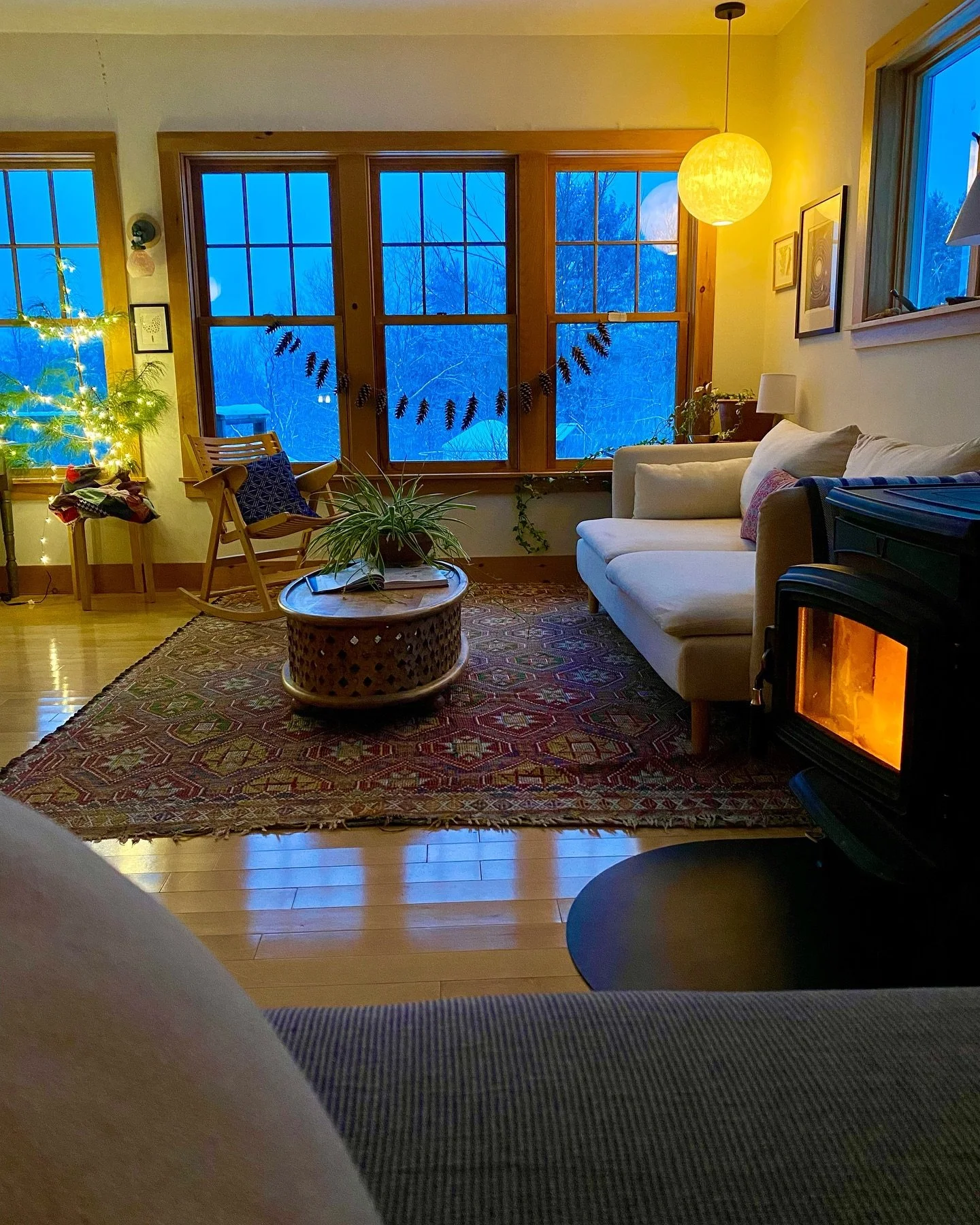 Cozy times are here ❄️❄️❄️
 ⛄️ Link to book in bio and check out our cottage video tour in our story ⛄️