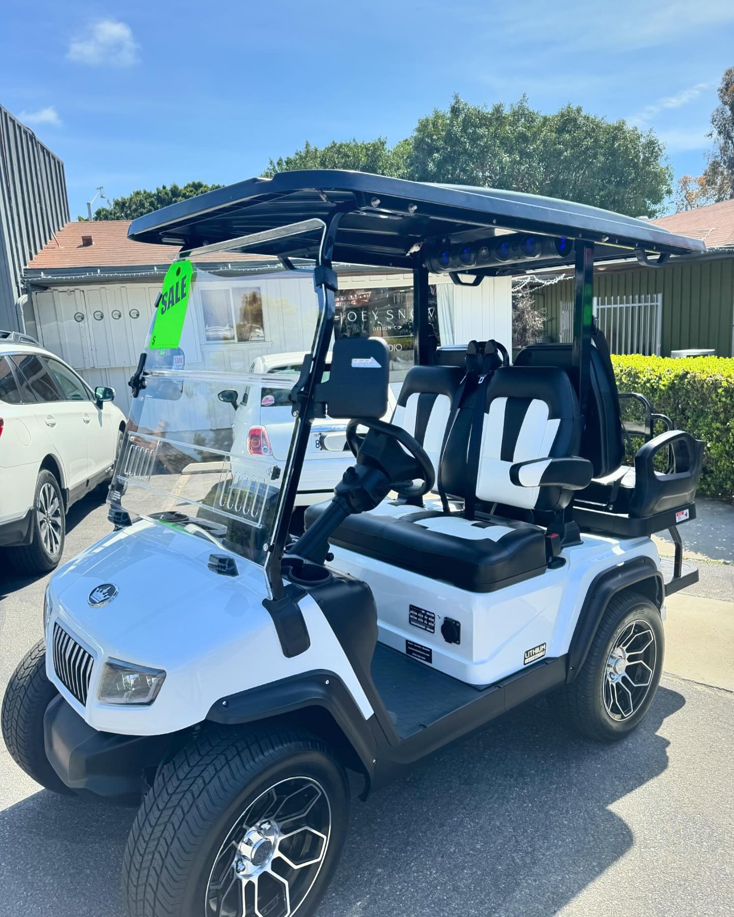 These new D5 2+2 models are out and they are already a favorite ! 🤩 All of the features you love on the D5  BUT with a rear facing cargo conversion rear seat. Lifted and non lifted models available! 🚨0% Financing on 36 months #evolutionelectricvehi