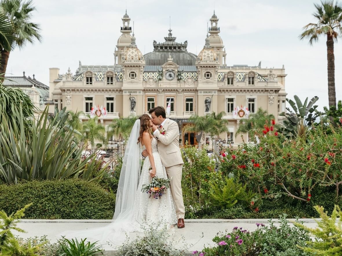 Alex and Max&rsquo;s wedding in the South of France was just featured on @destinationido 🧡🥳

.
.
Wedding coordinator: @charlottepoesie 
Florist: @fleuriste_arumsens_nice
HAMU: @samanthapretto_hair_and_makeup 
Videographer: @freddy_mettler 
Second s