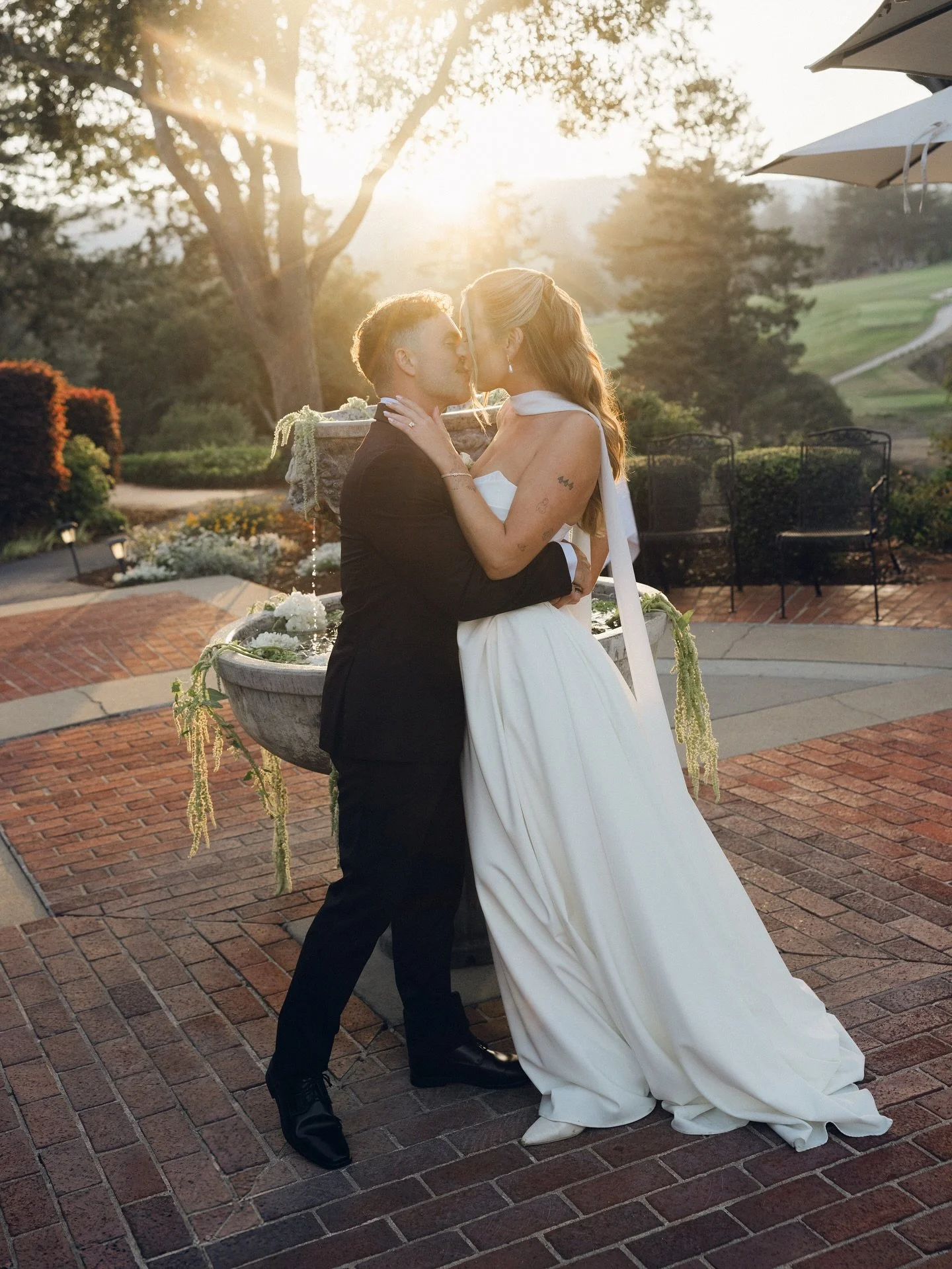 A handful of favorites from Maddy &amp; Will&rsquo;s wedding 🎞️ 🤎

Venue- @thehollinshouse 
Florals- @ferrariflorist 
HAMU- @malinahairandmua 
Rentals- @alexispartyrental 
Dessert- @bungalow_bakes_cakes 
DJ- @markaddingtonevents
Second shooter- @mo