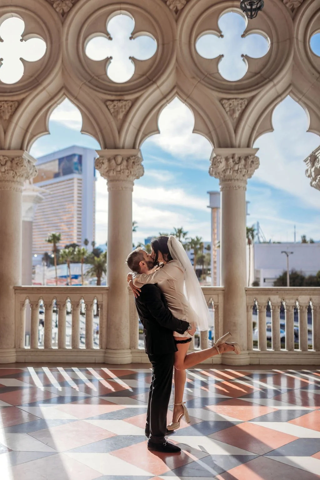 Stephanie and Gary kiss inside the Venetian in Las Vegas
