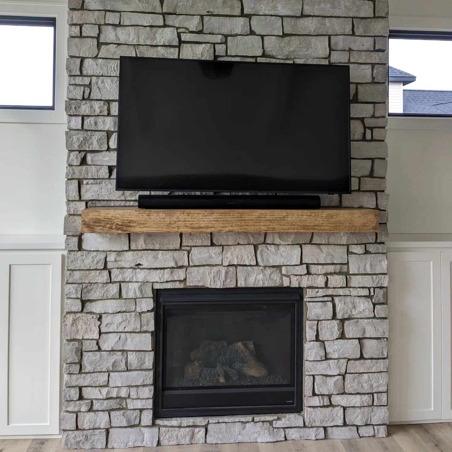 We just finished this ceiling high fireplace 🔥 the stone we used was real limestone thin cut veneer and is another product we offer 🪨 it's a unique because it has crystals forming in a few spots, it's really cool.