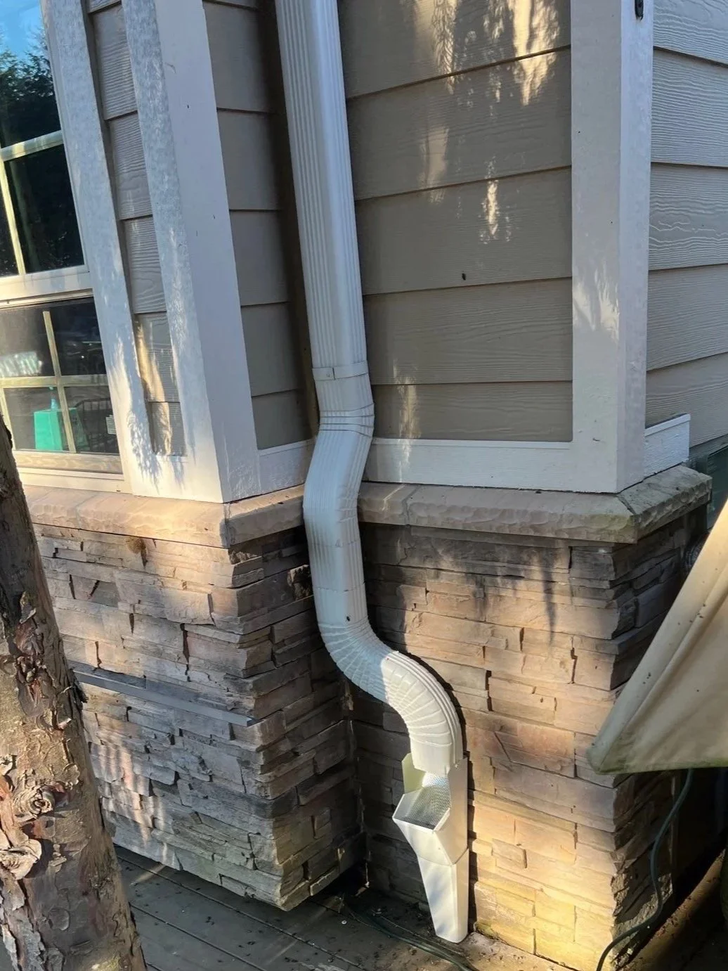 Downspout clean-out trap for debris removal and maintenance