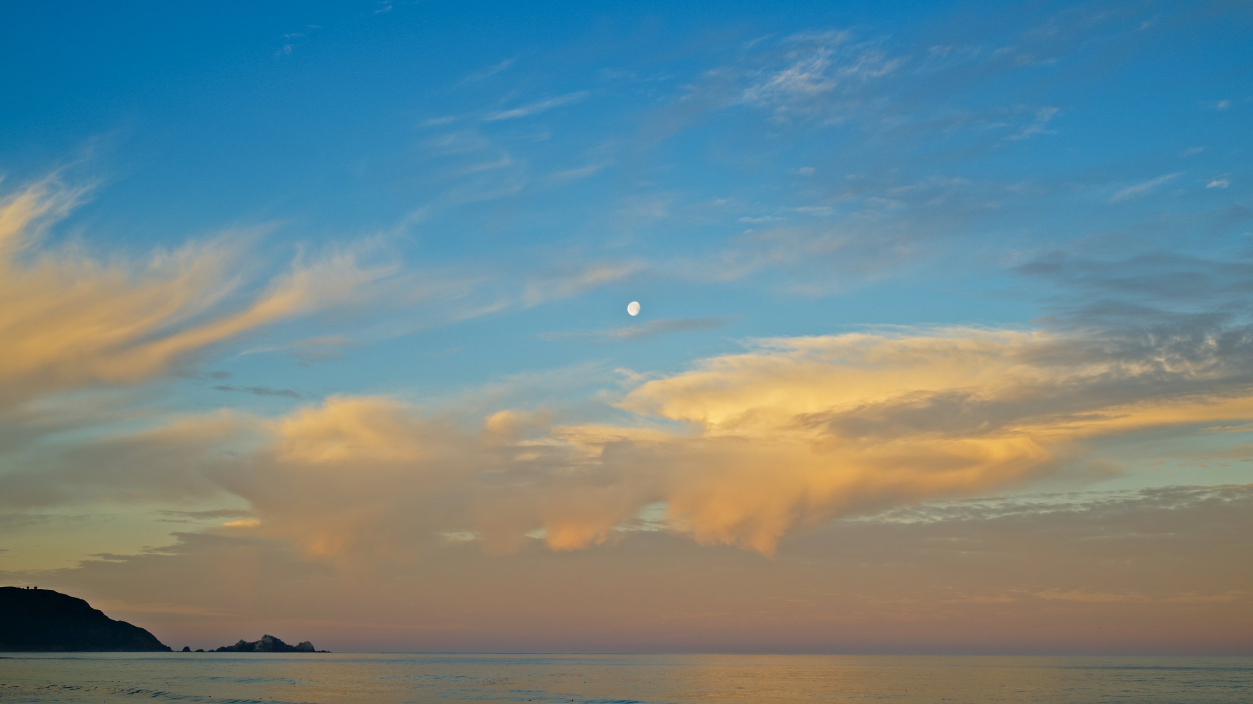 Sunrise Moon over Mori Point, Pacifica 4/5/26