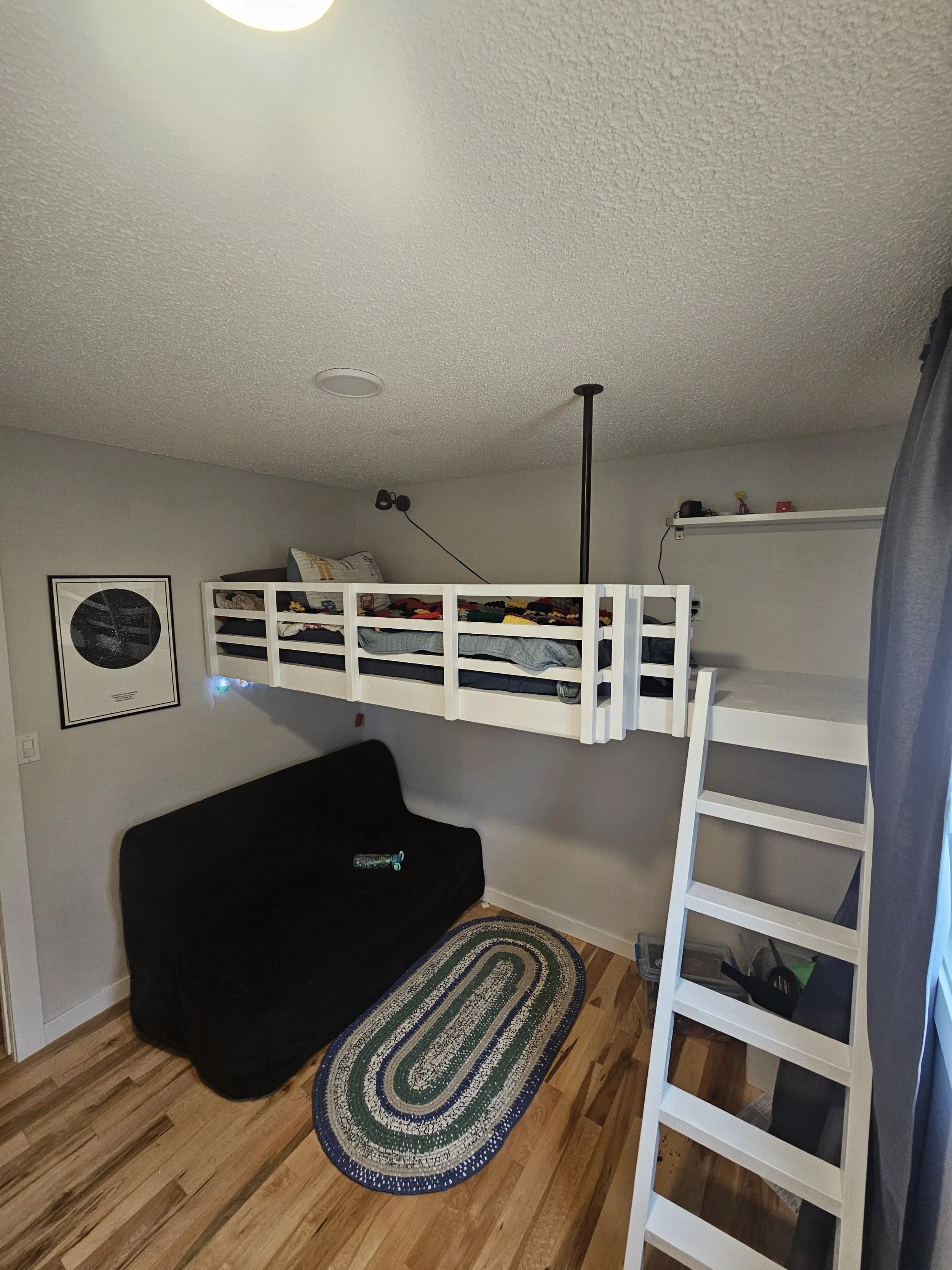 Loft bed 1.jpg