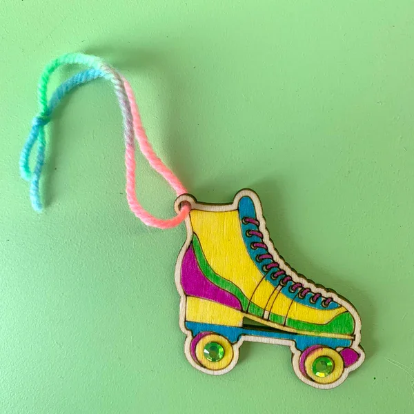 DIY-Rollerskate-Charm-scaled.webp