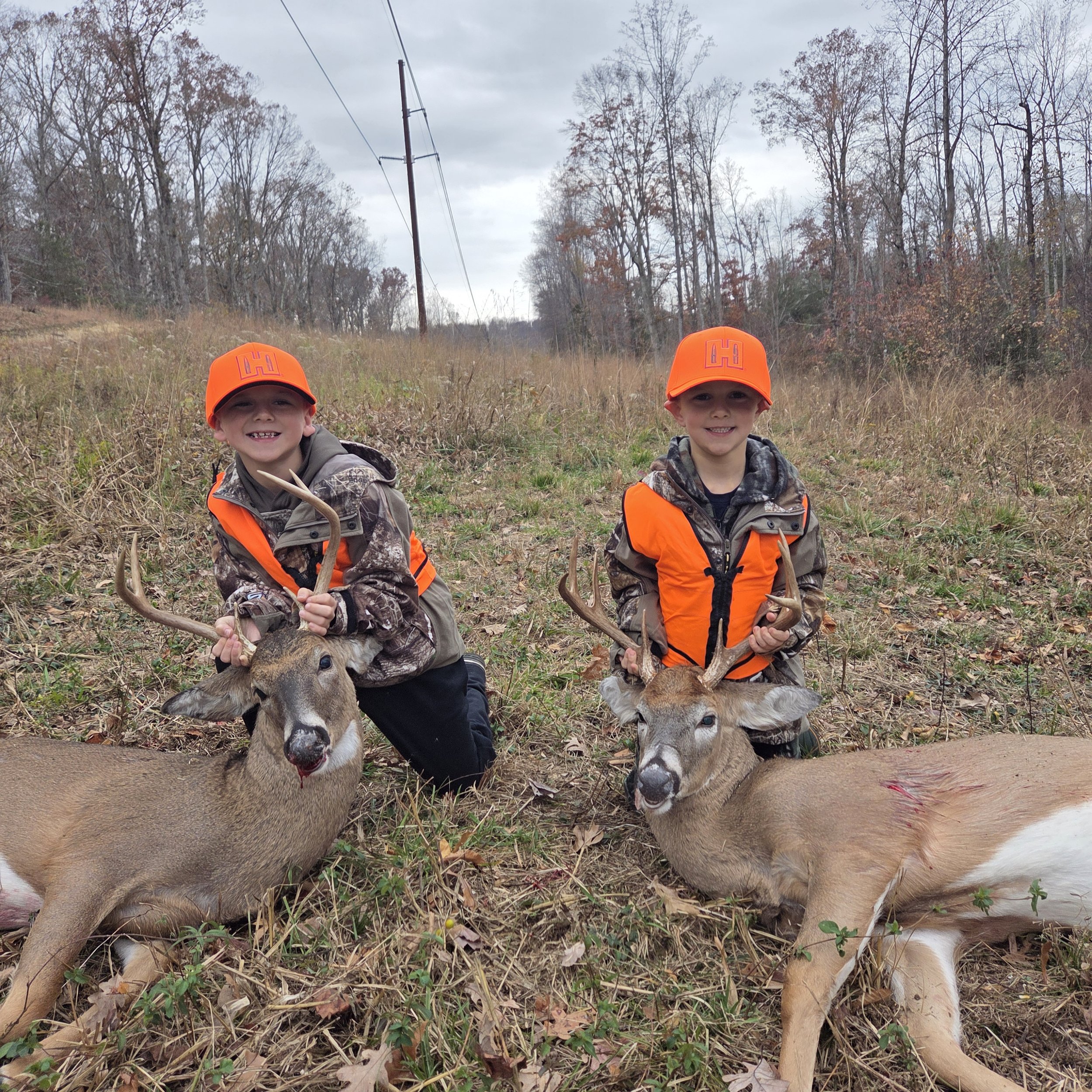 Cooper &amp; parker double up in a 360 hunting blind! 