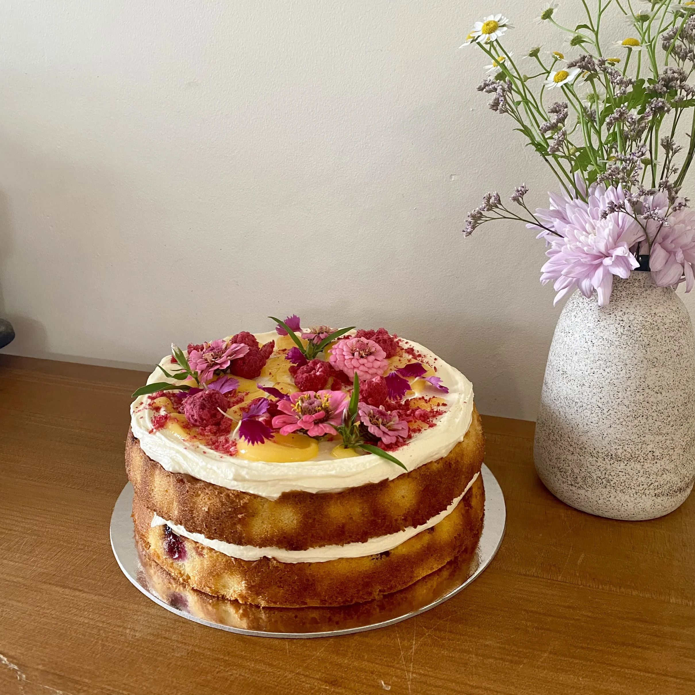 Thames birthday cake Lemon and Raspberry